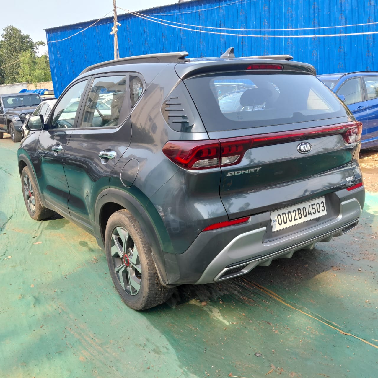 Vehicle image 6