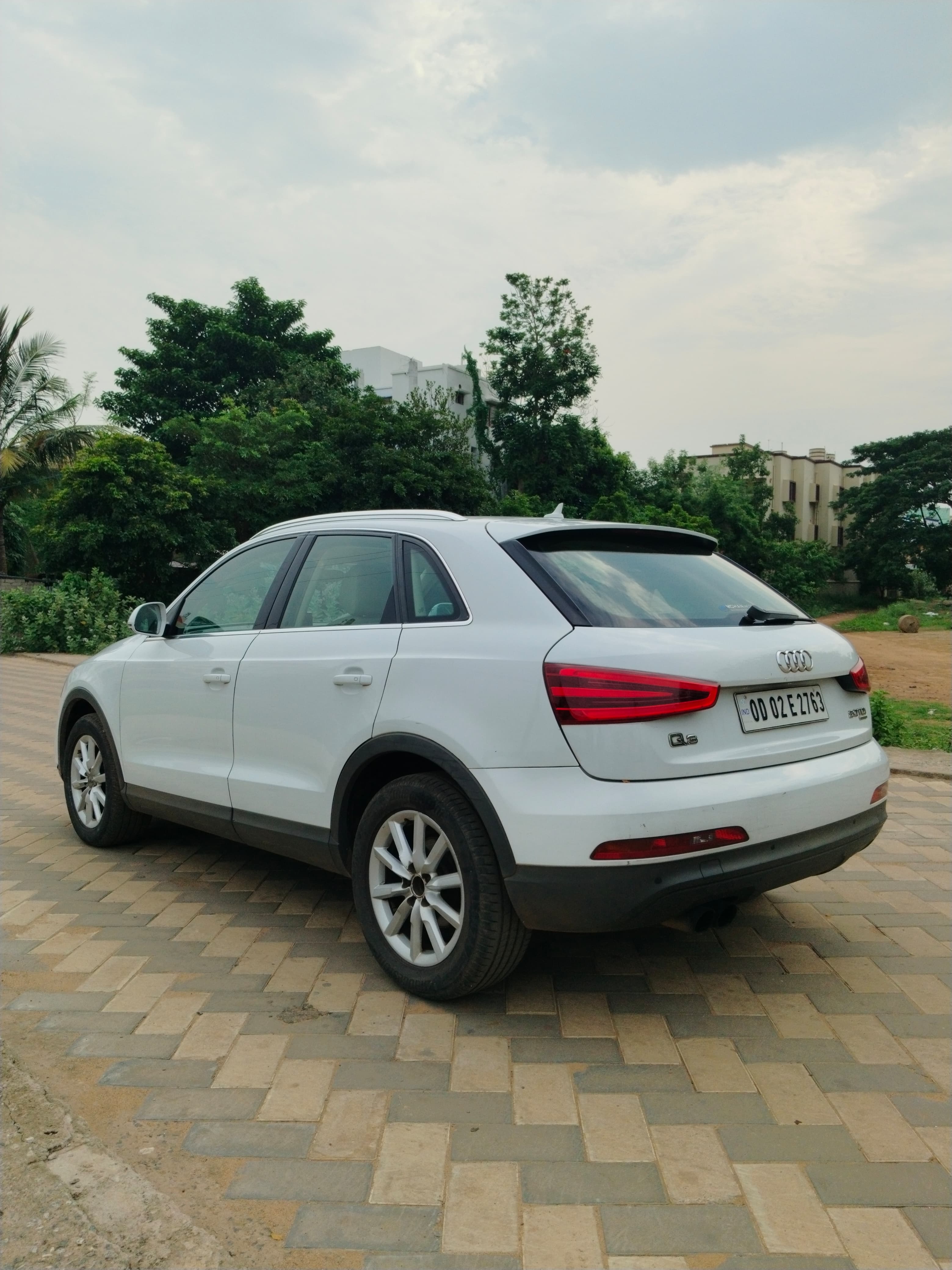 Vehicle image 13