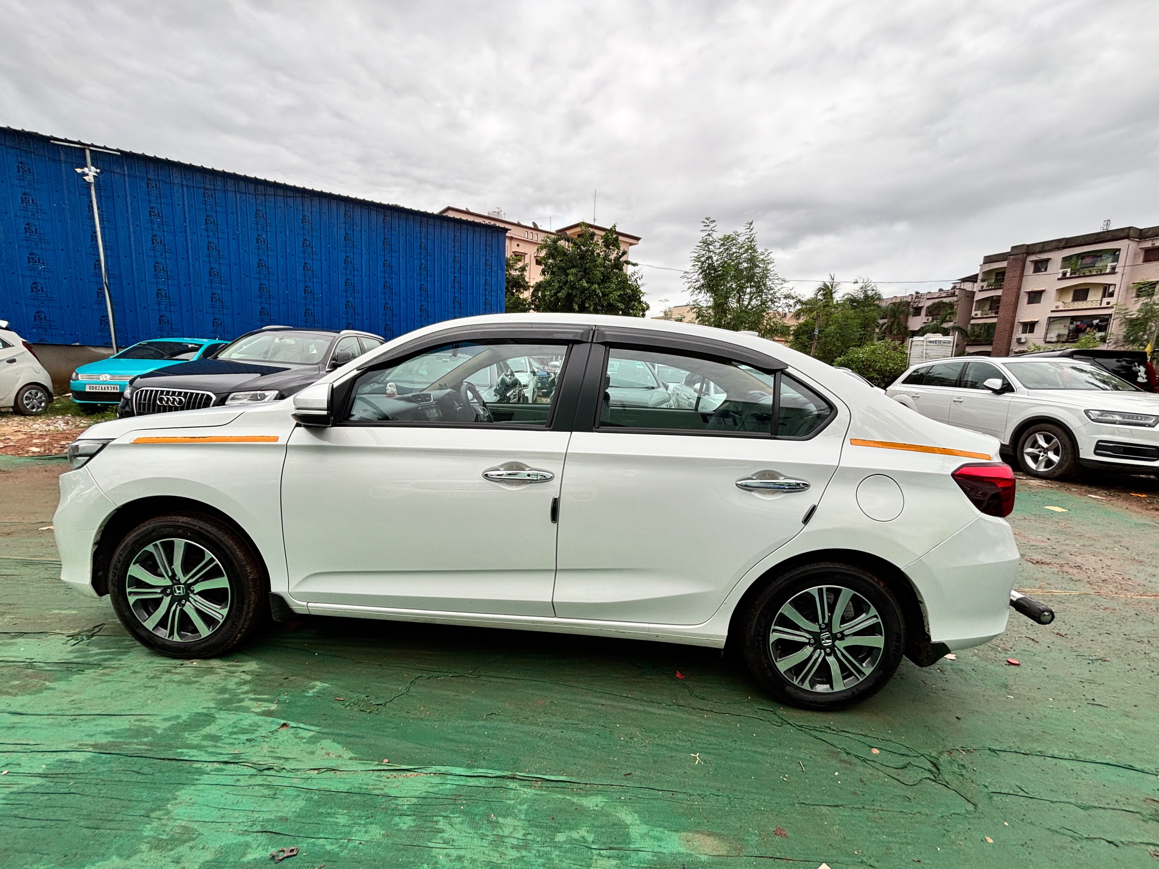Vehicle image 5
