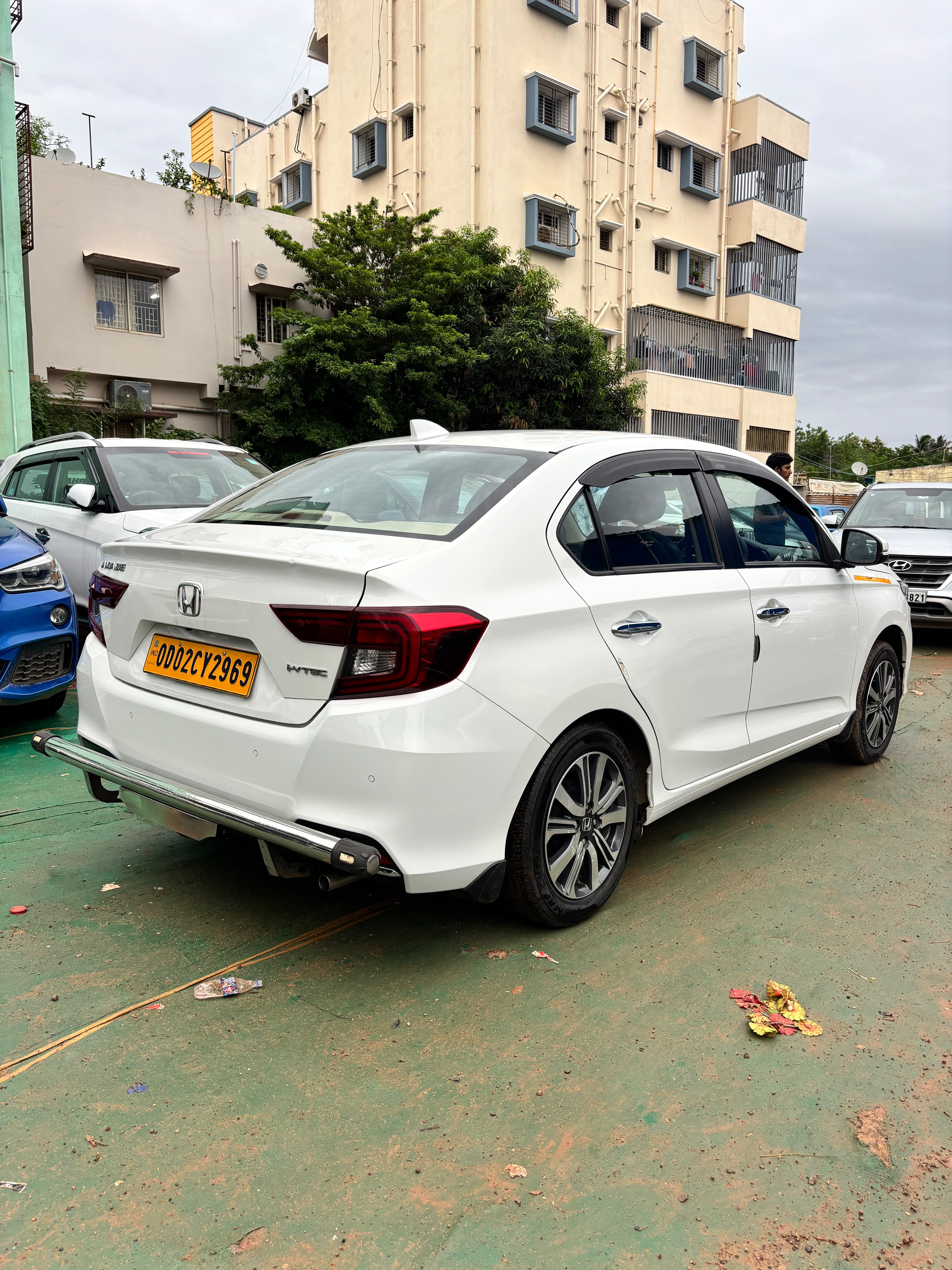 Vehicle image 10
