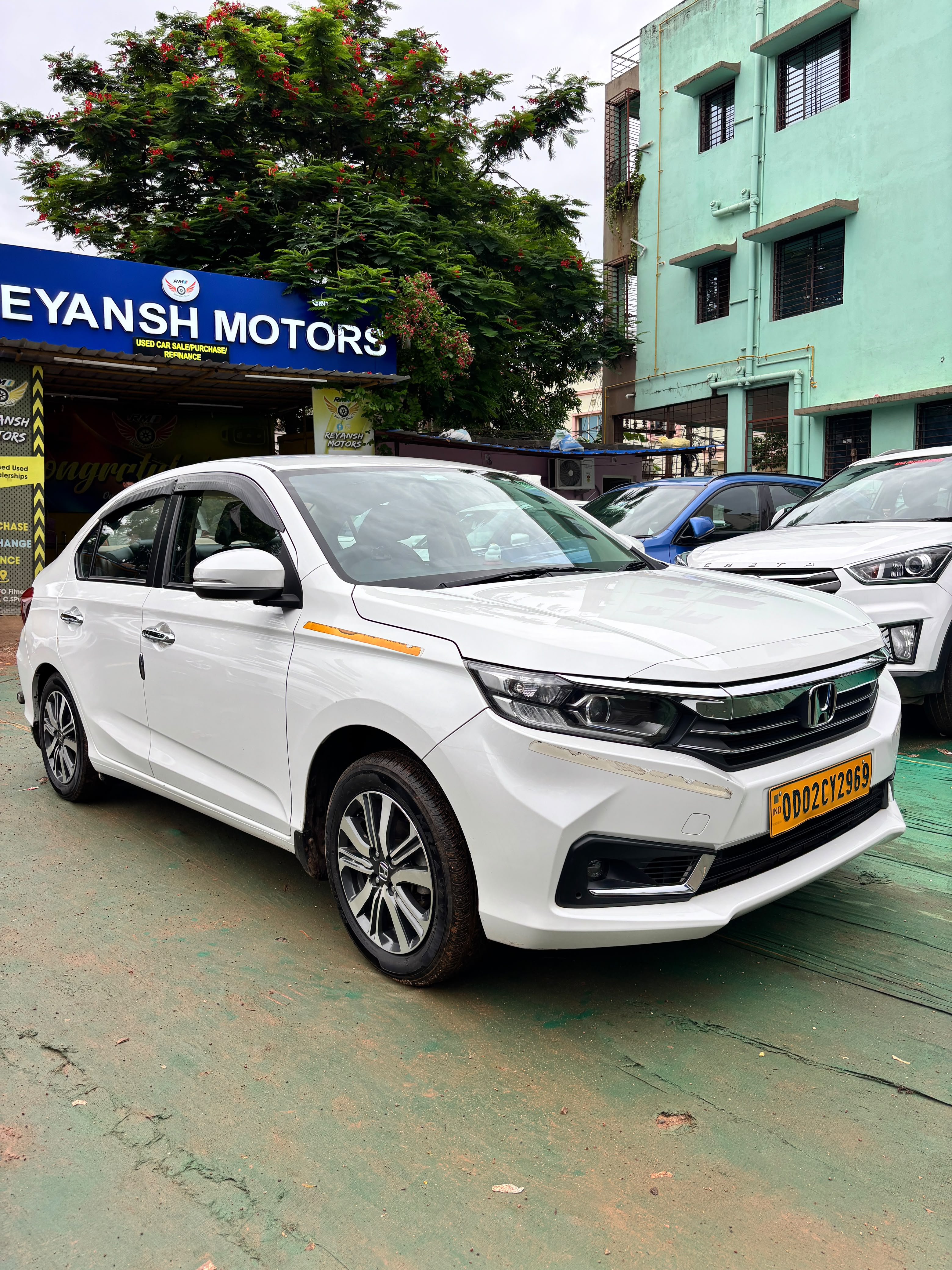 Vehicle image 4