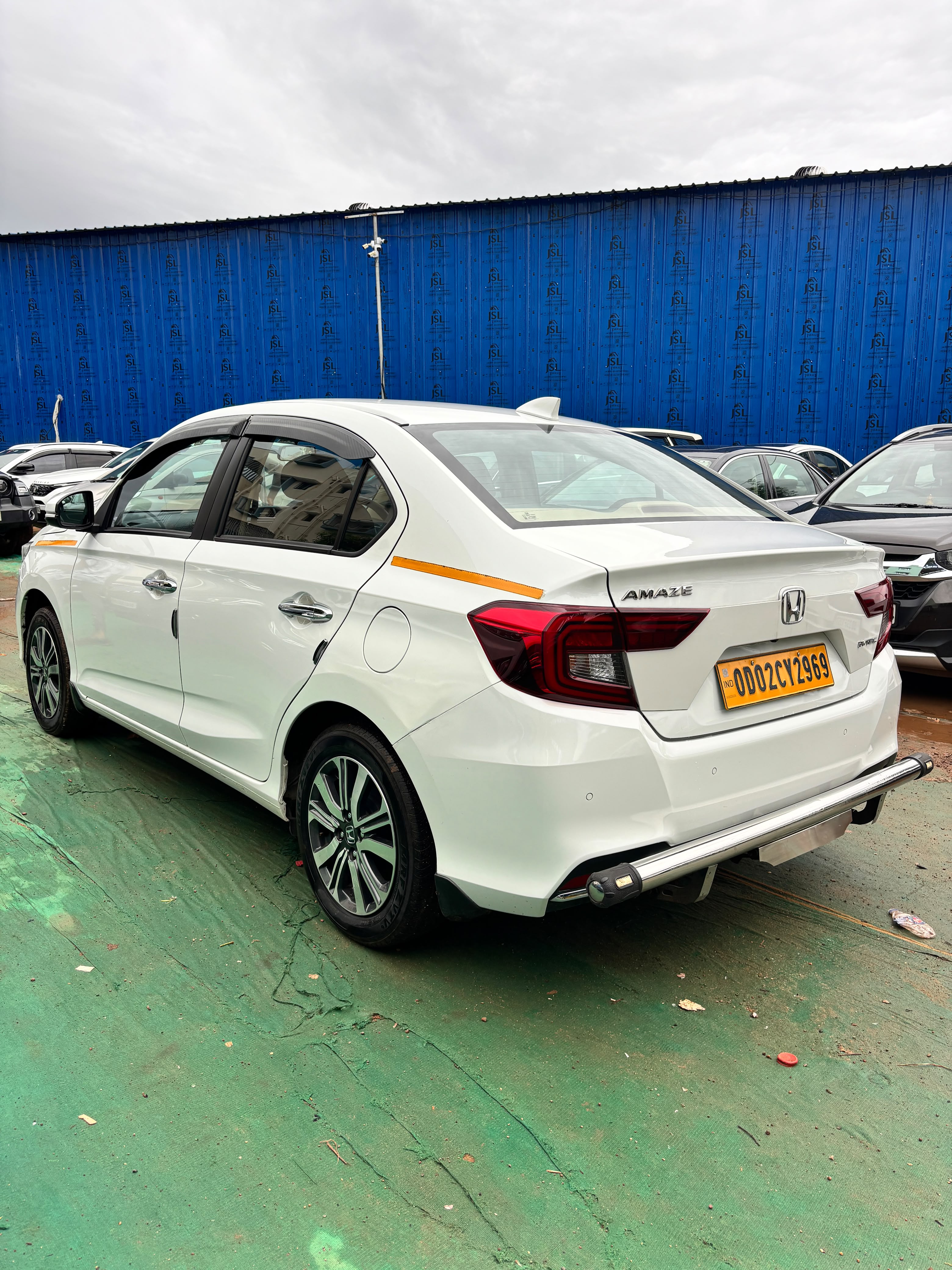 Vehicle image 6