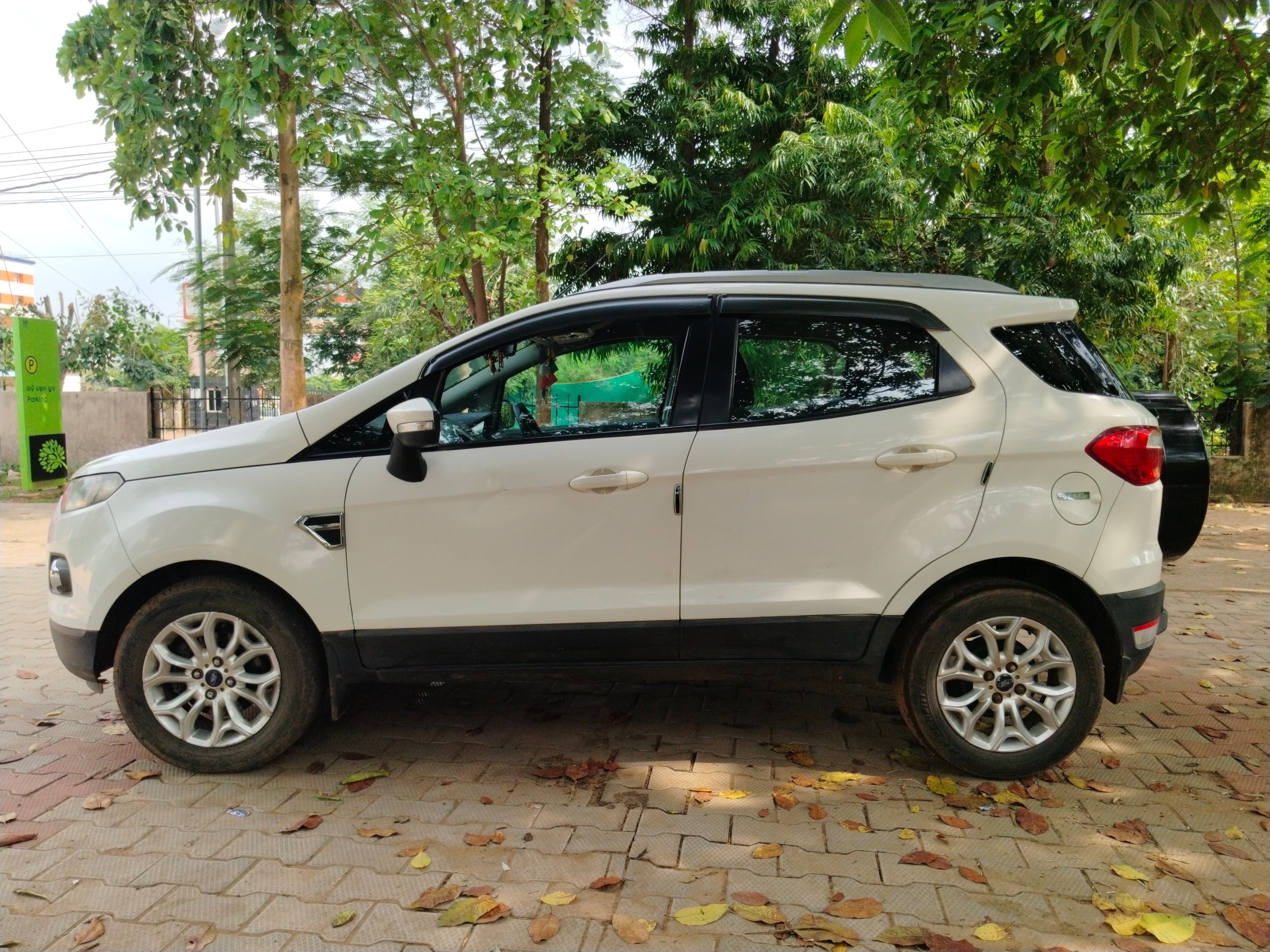 Vehicle image 10