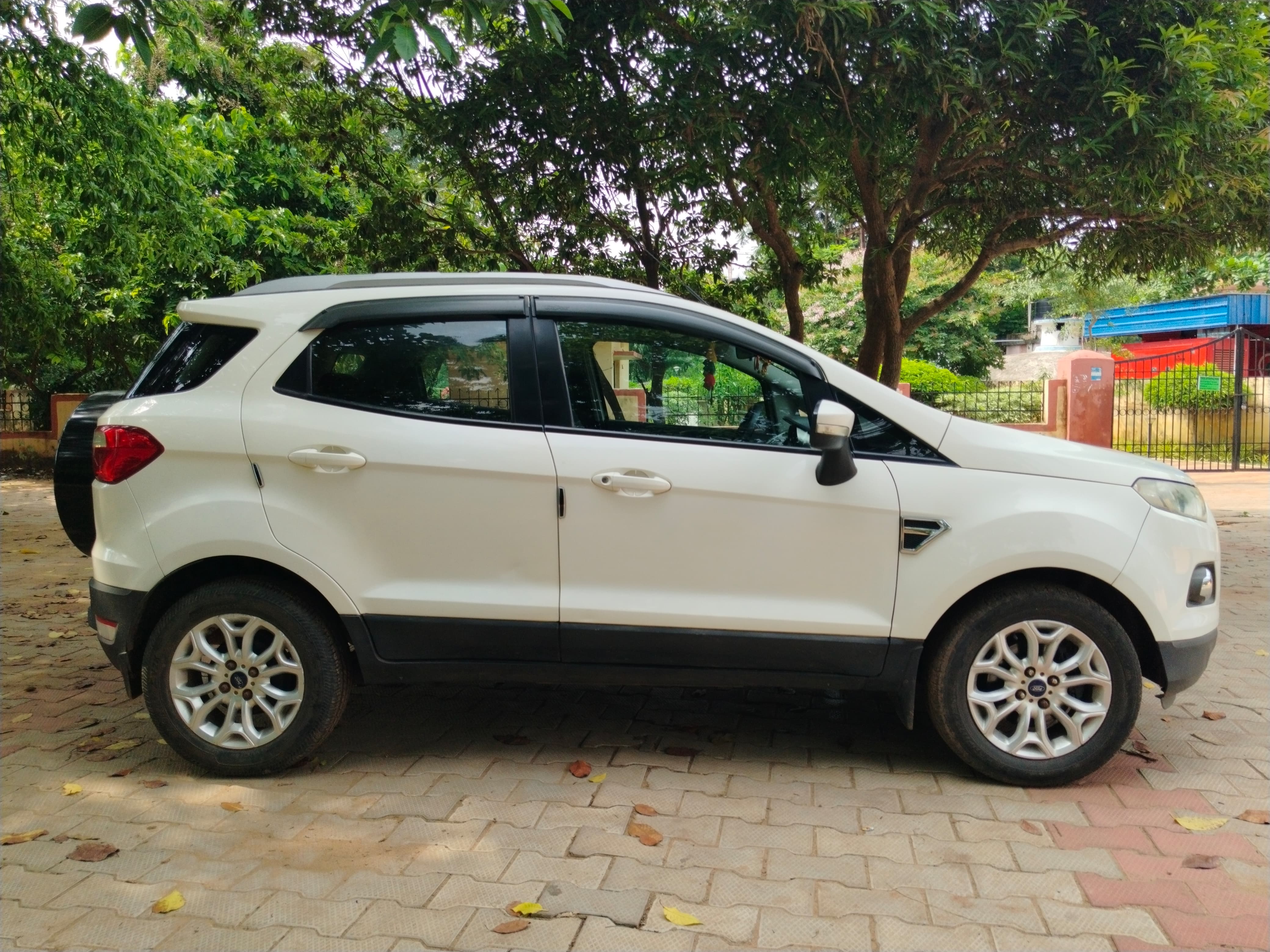 Vehicle image 4