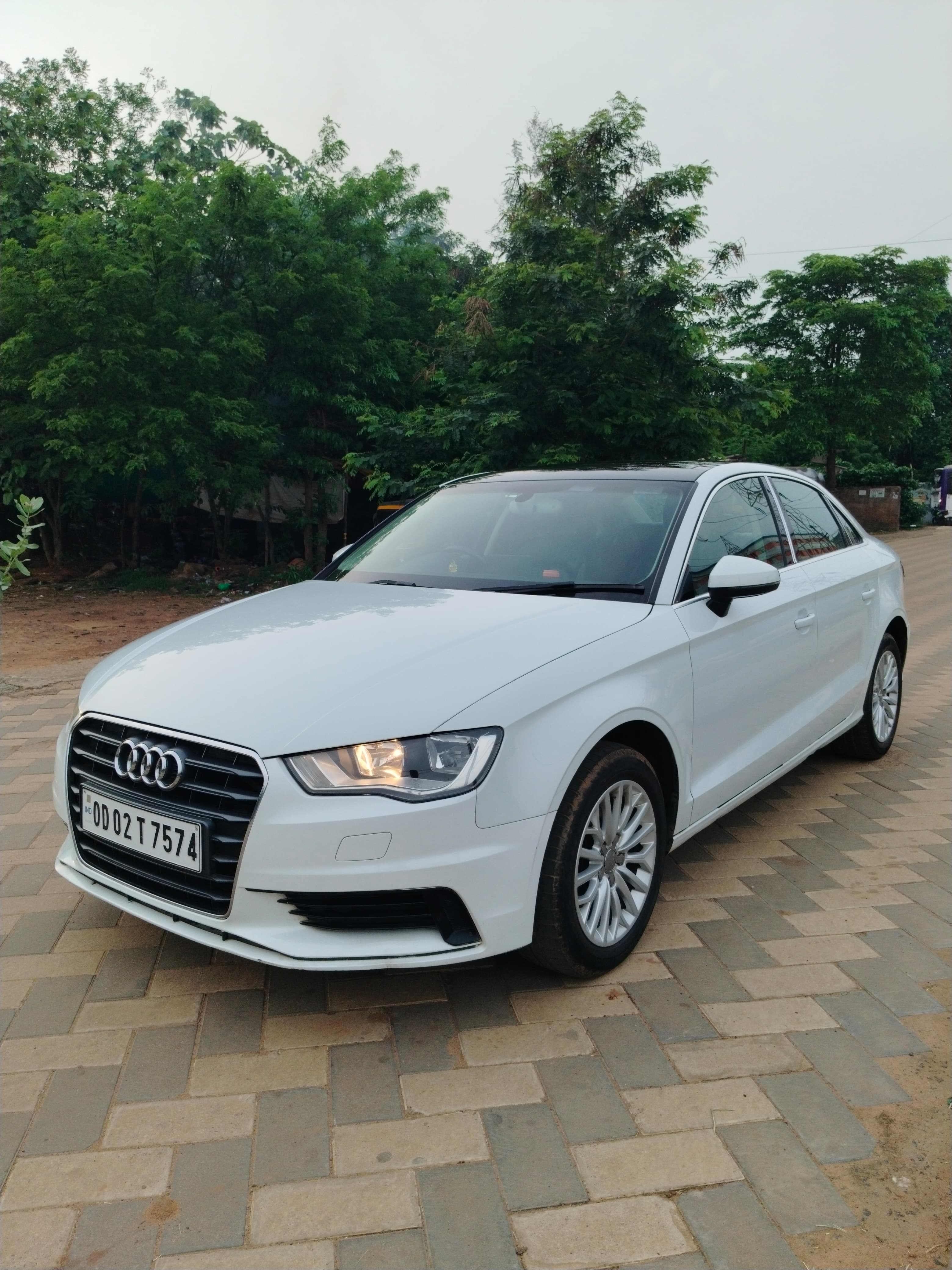 Vehicle image 3