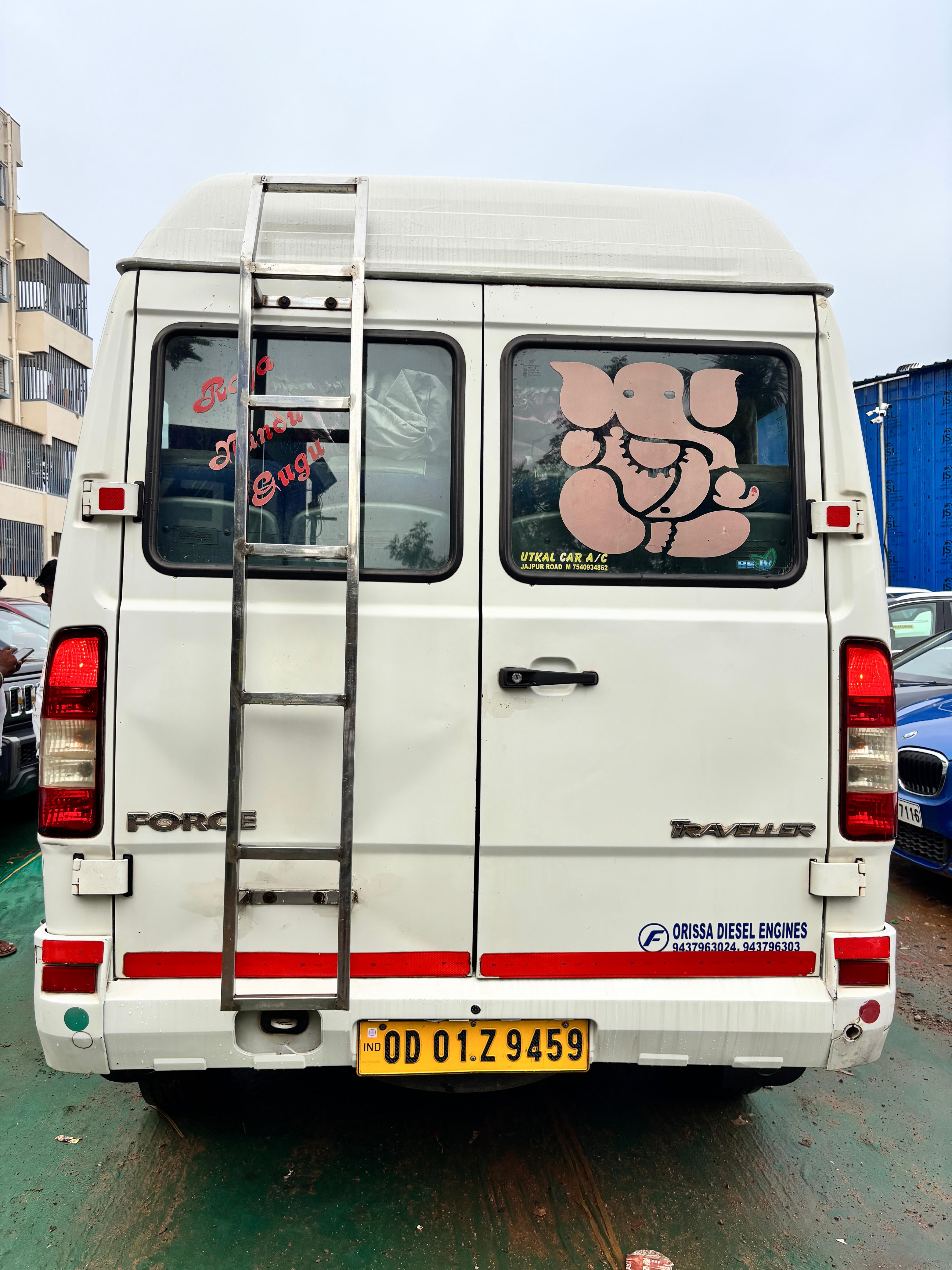 Vehicle image 10
