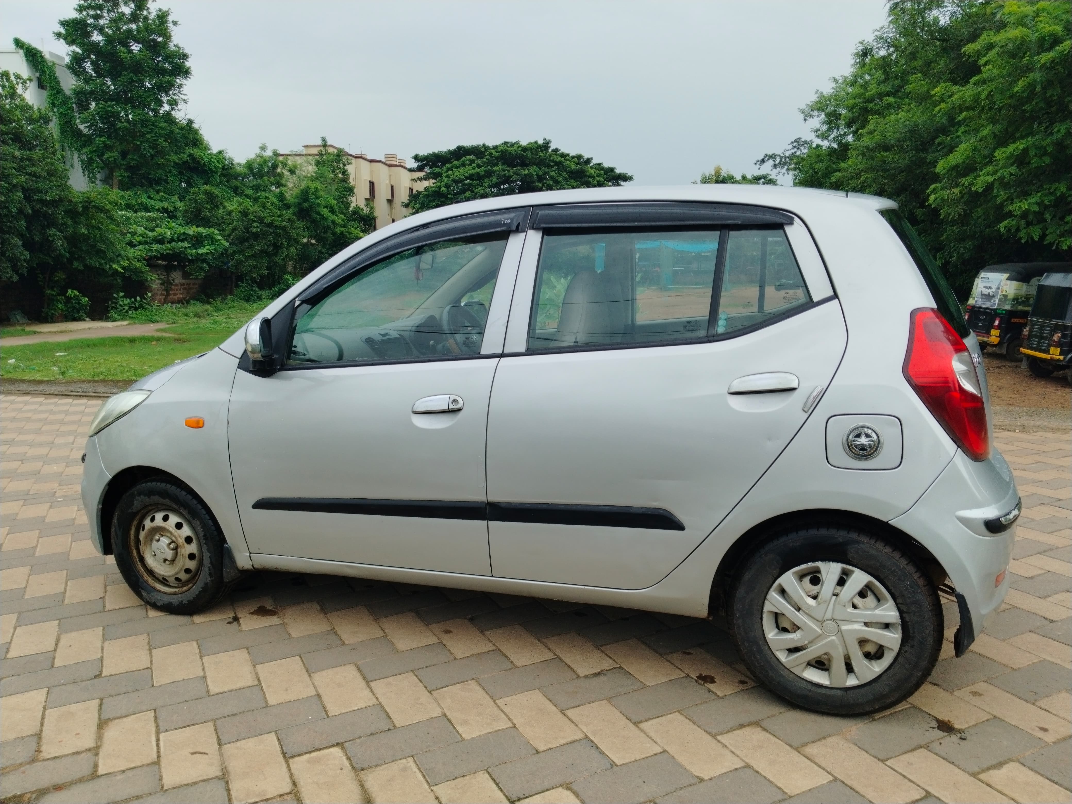 Vehicle image 4