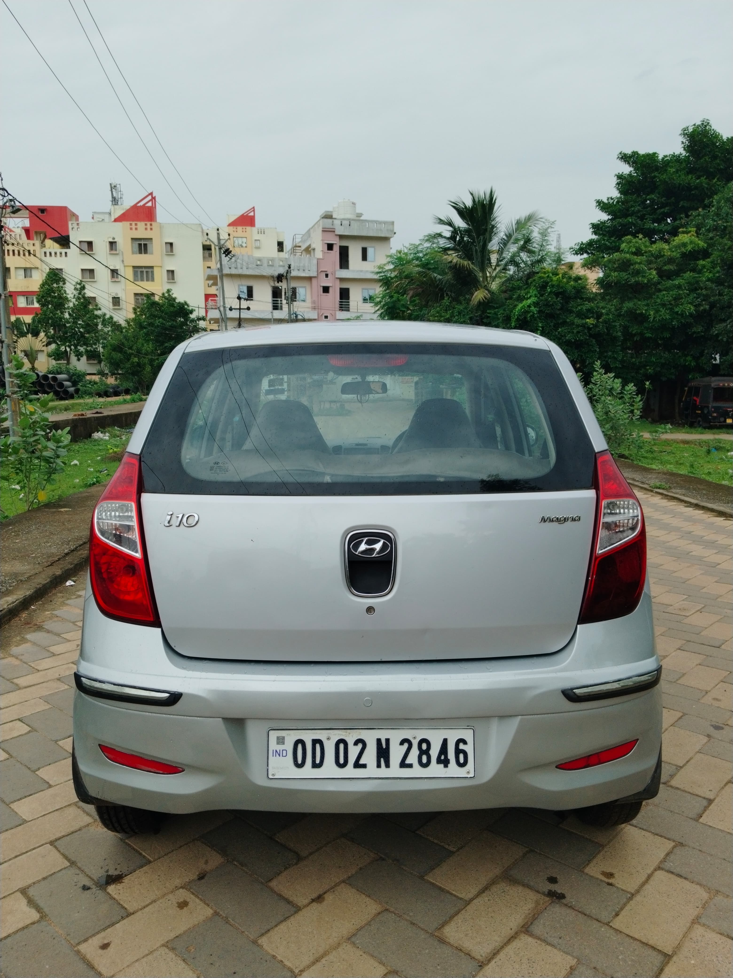 Vehicle image 10