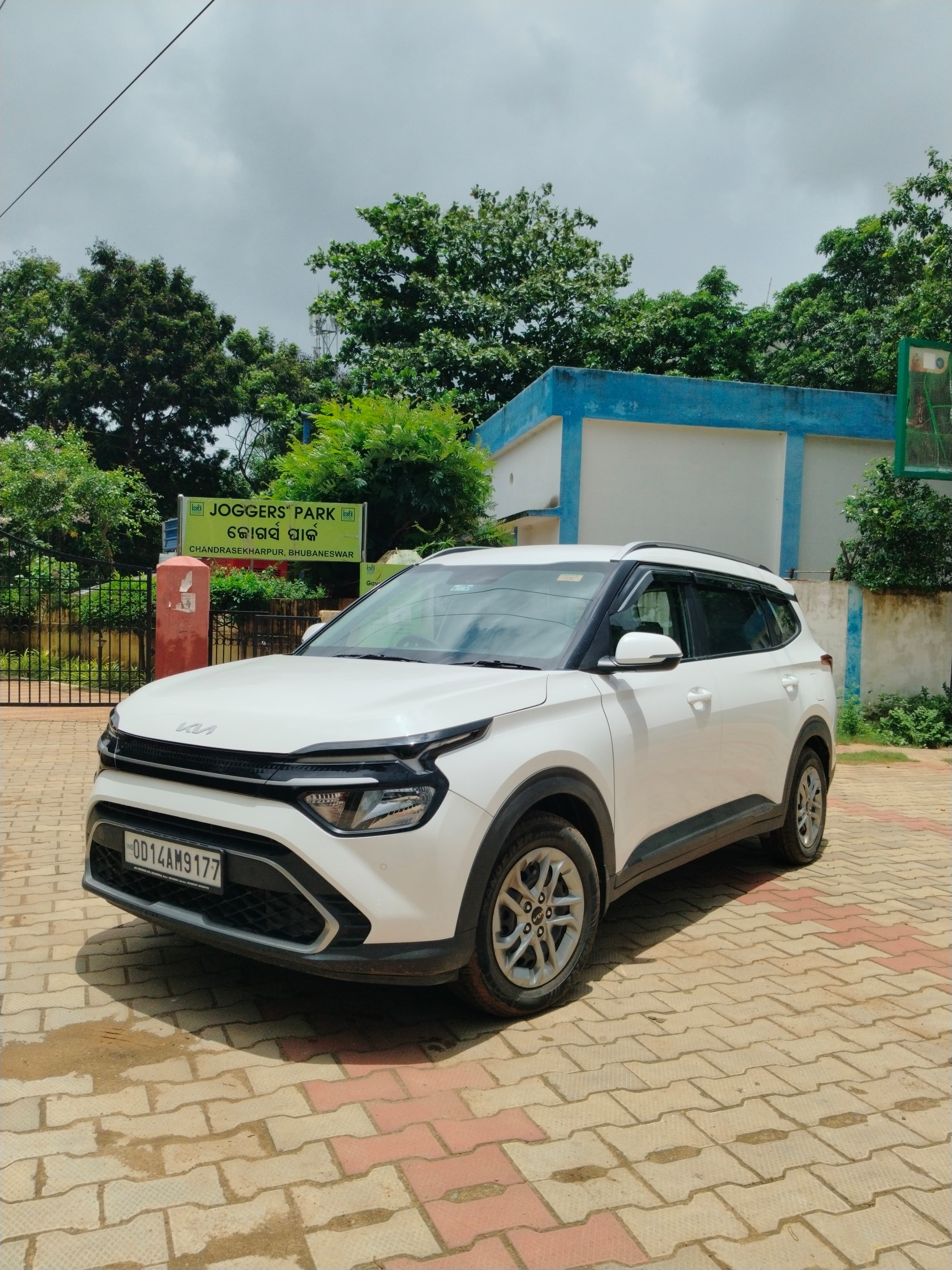 Vehicle image 13