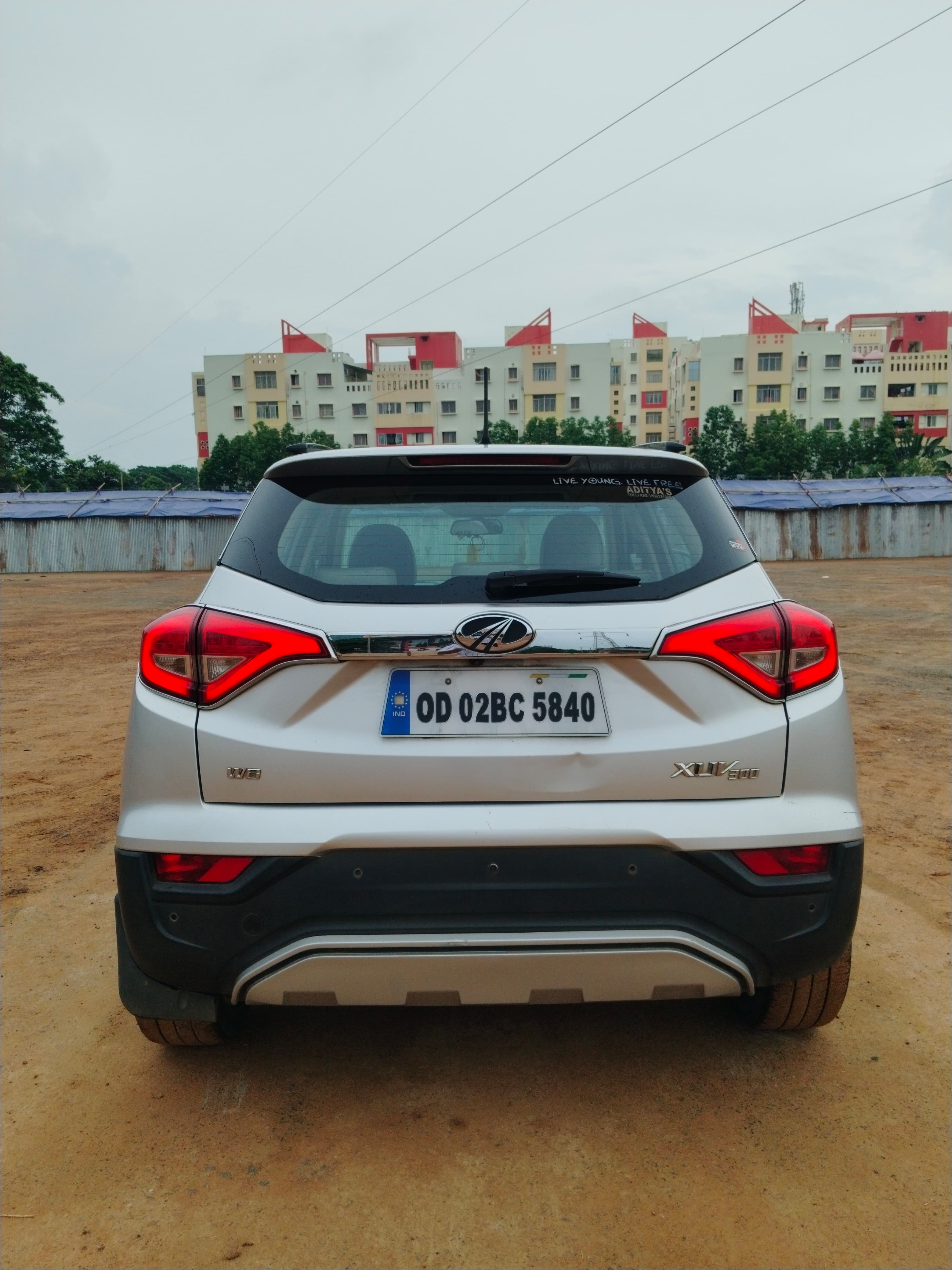 Vehicle image 10