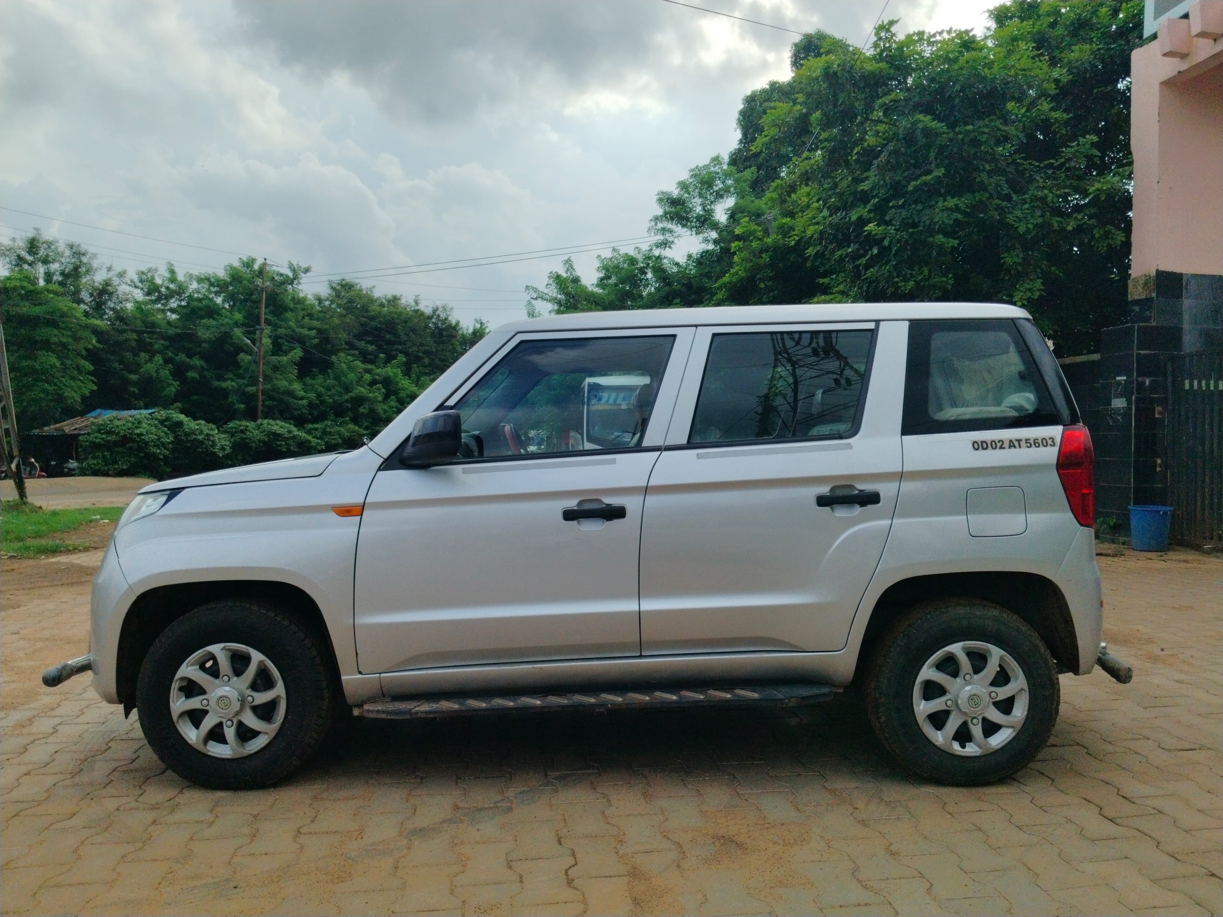 Vehicle image 9