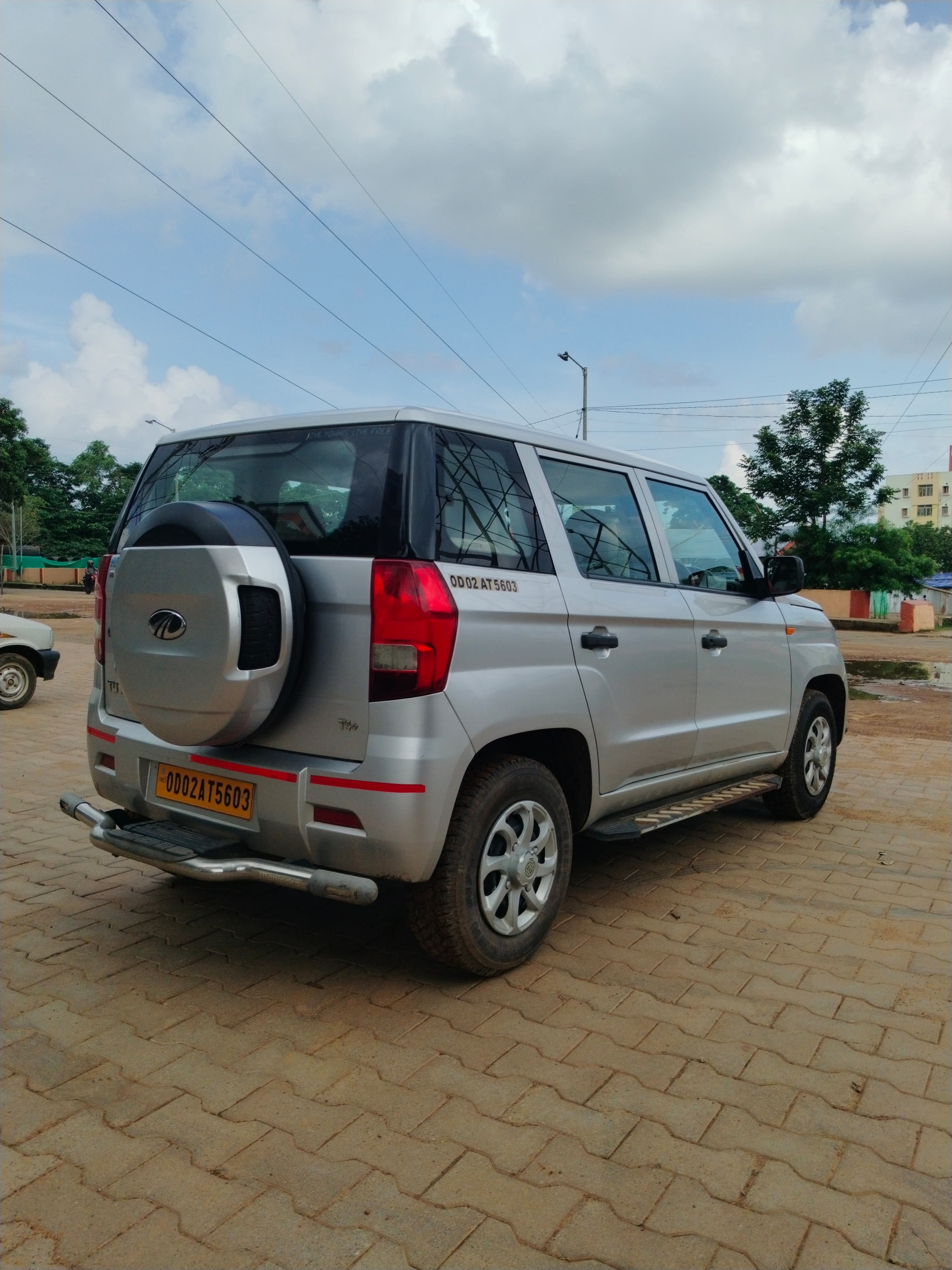 Vehicle image 4