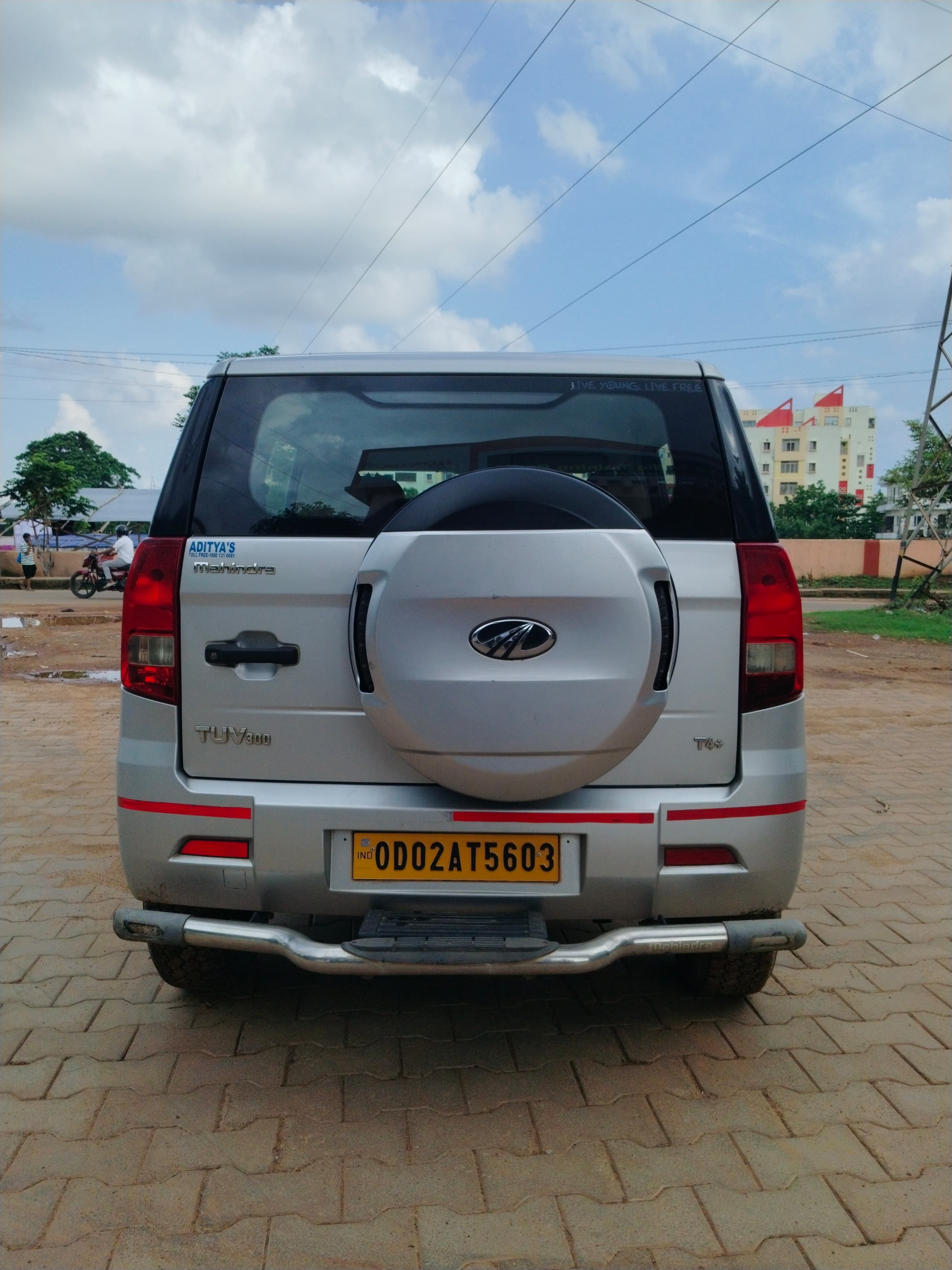 Vehicle image 10