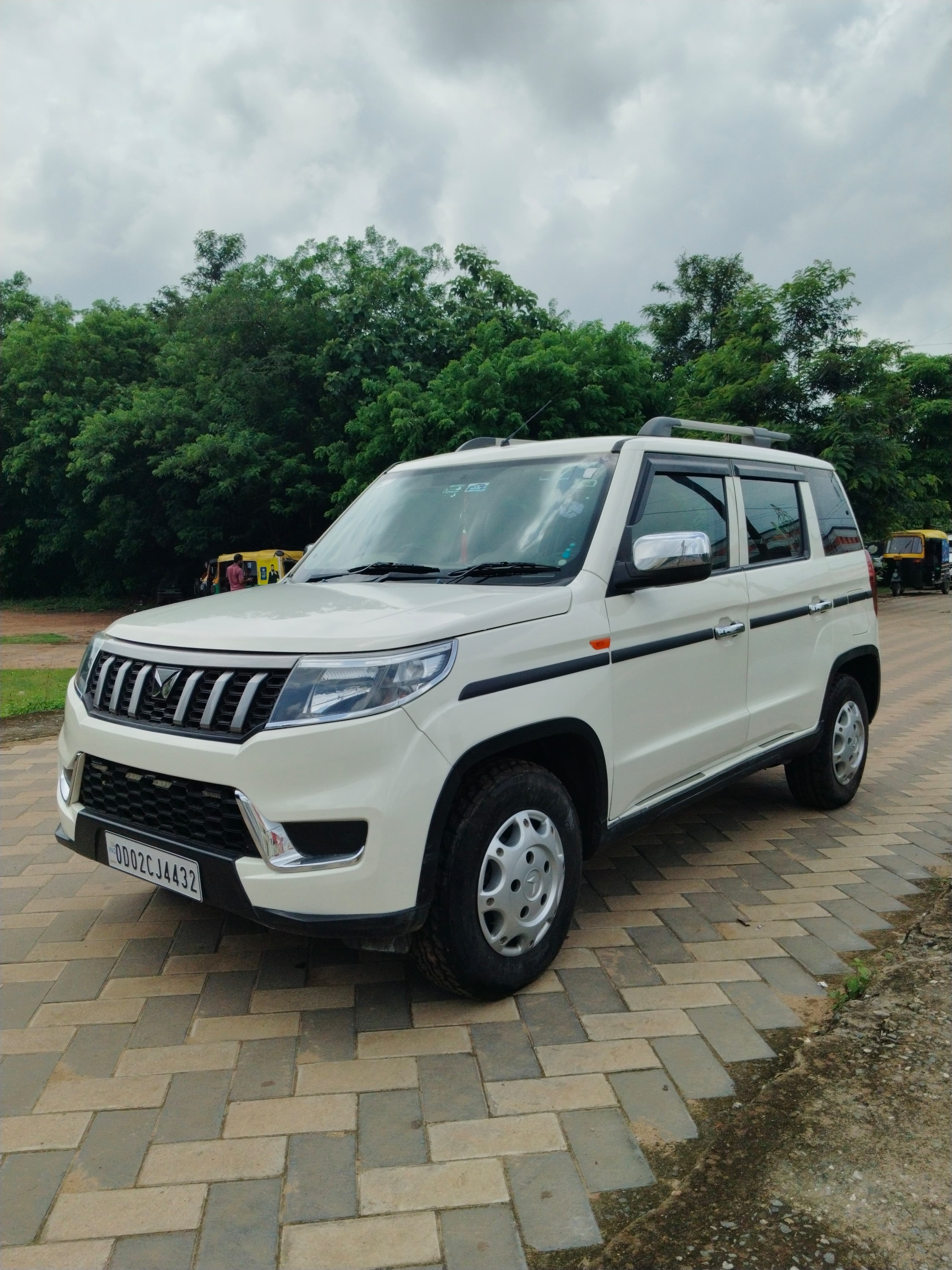 Vehicle image 6