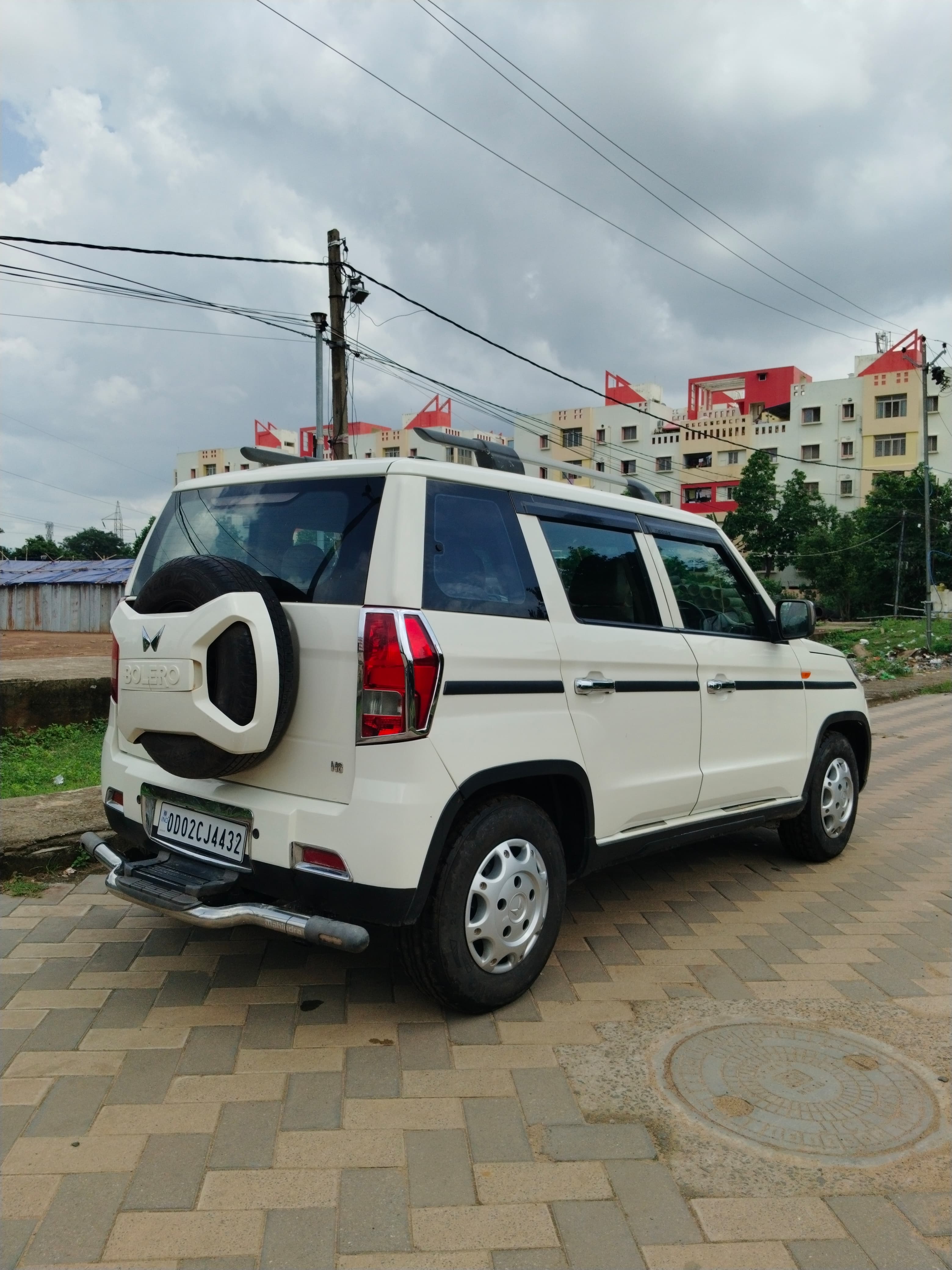 Vehicle image 4