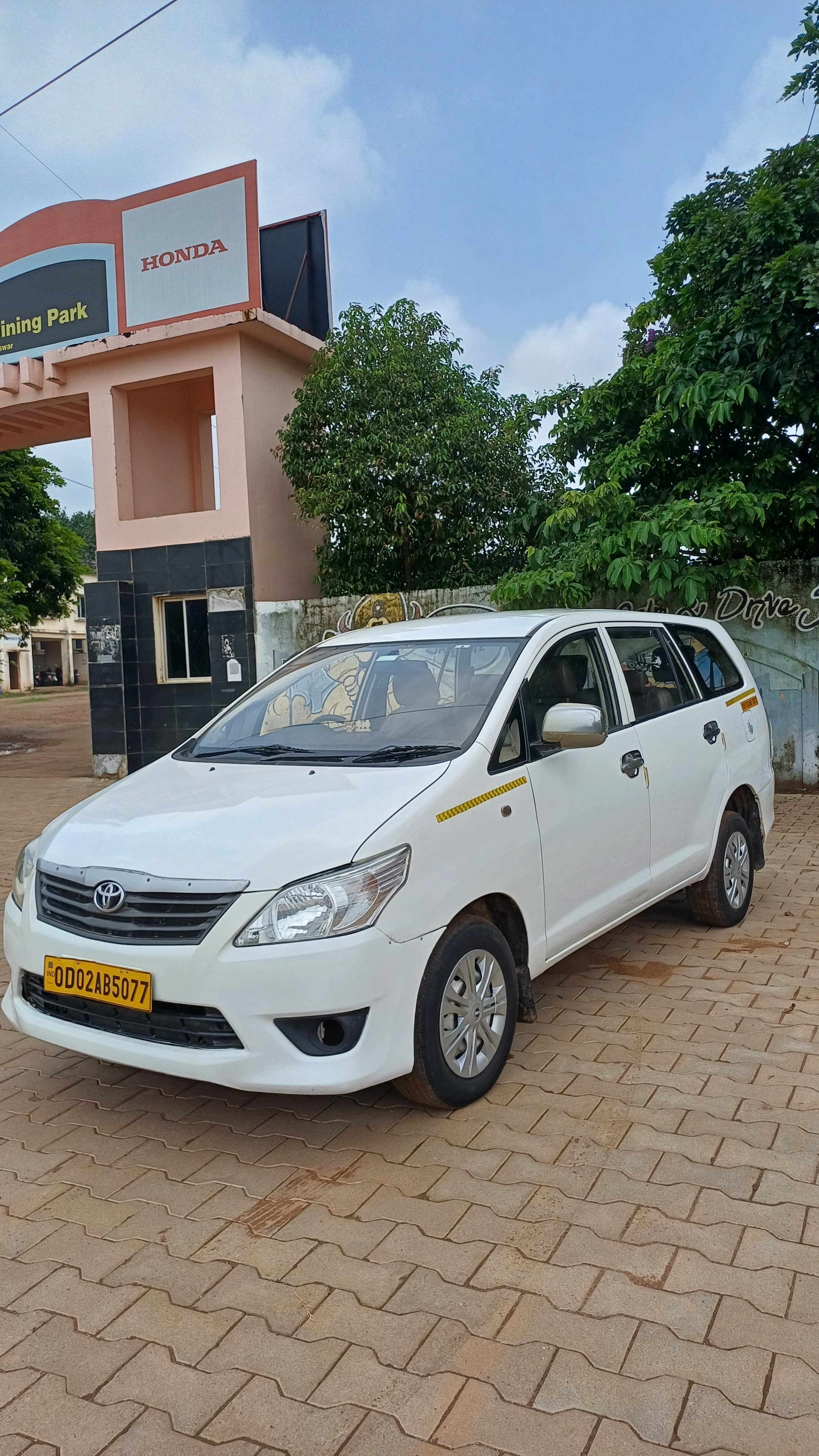 Vehicle image 4