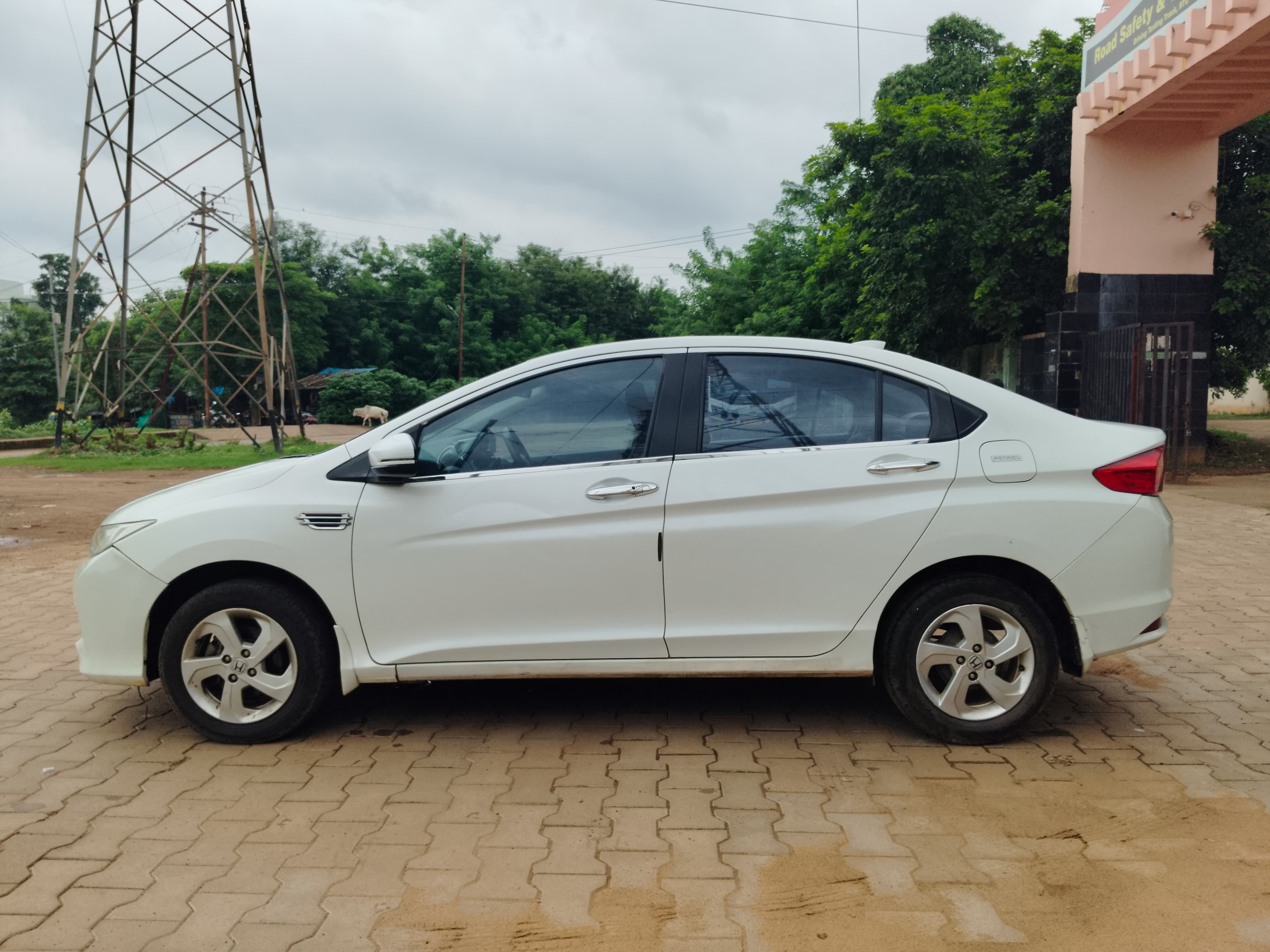 Vehicle image 6