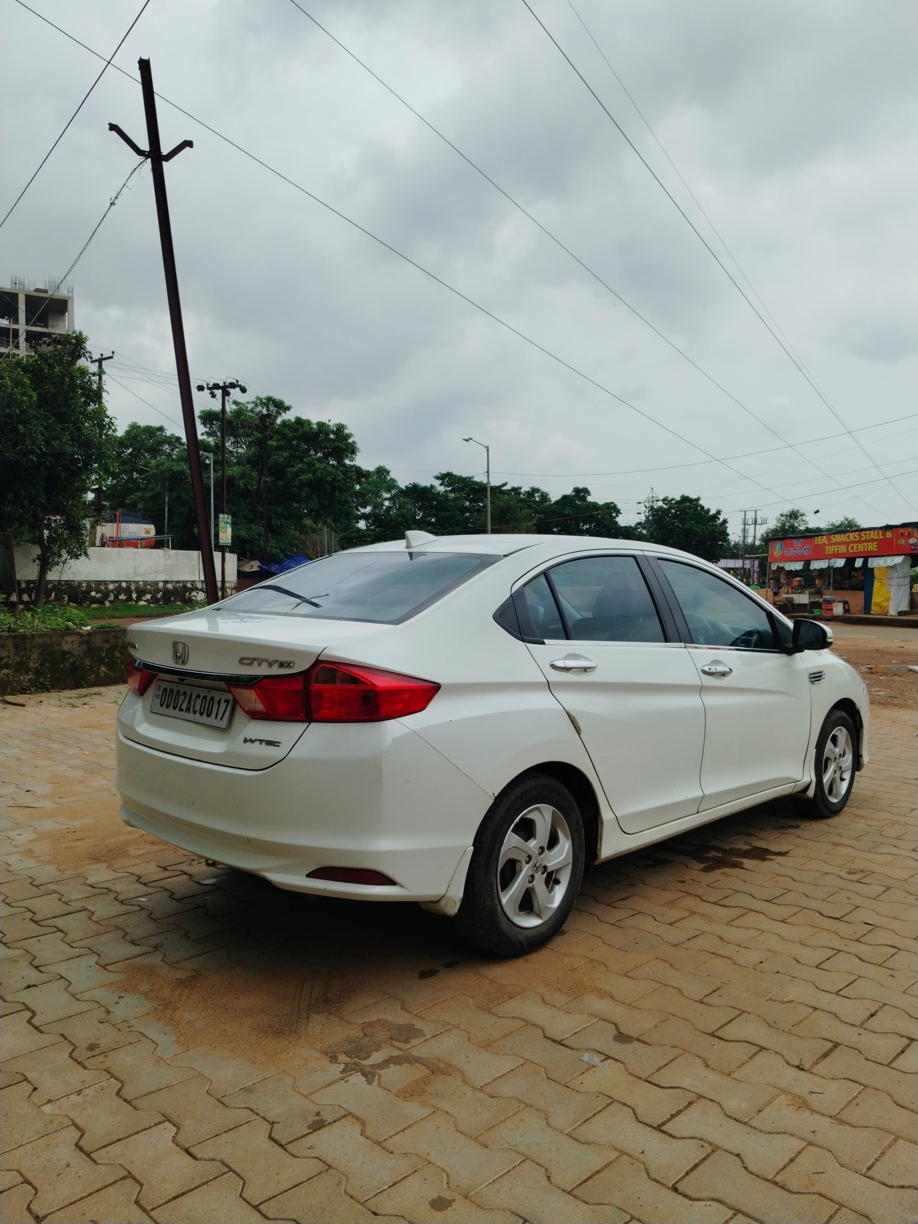 Vehicle image 4