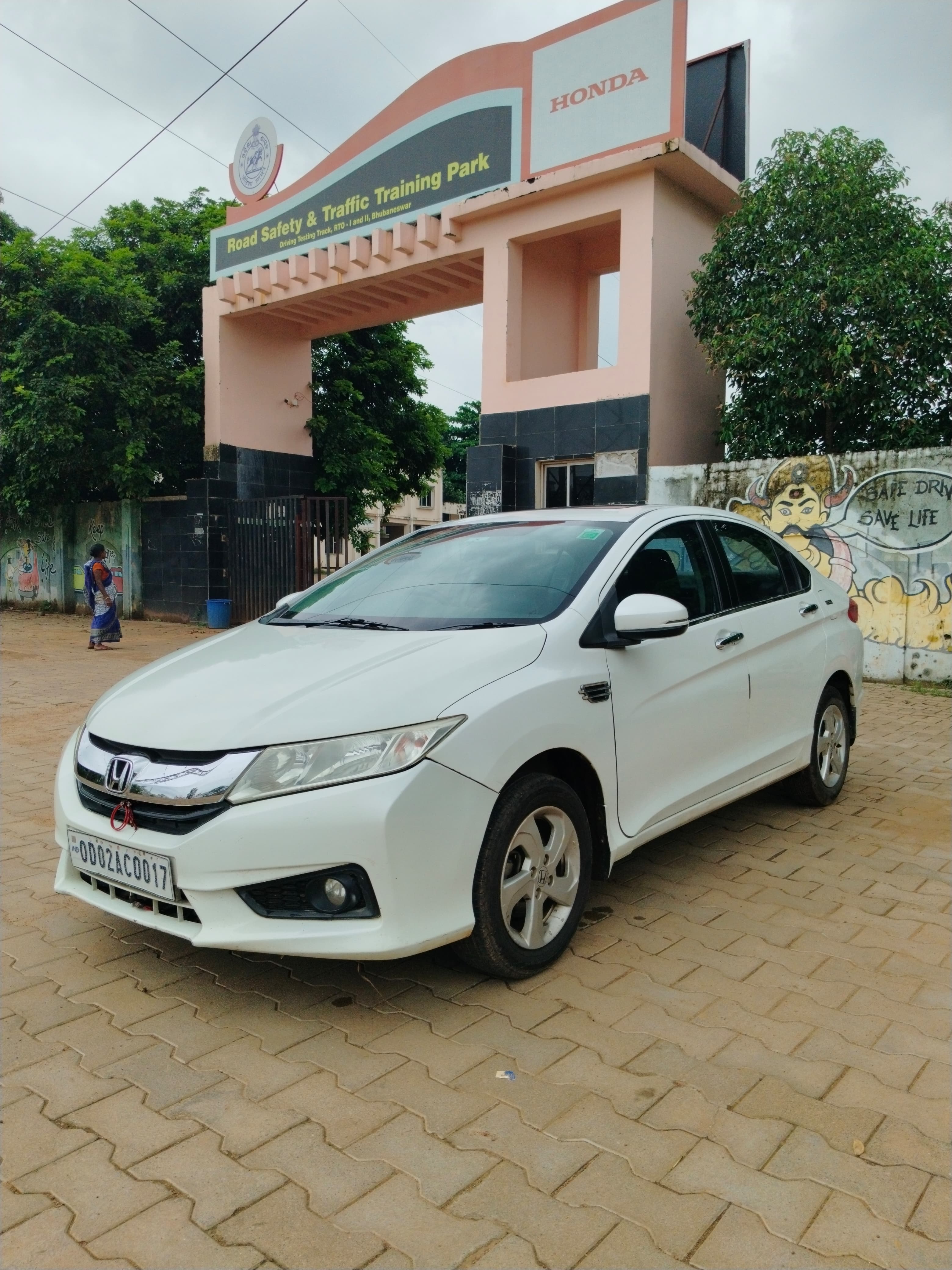 Vehicle image 10