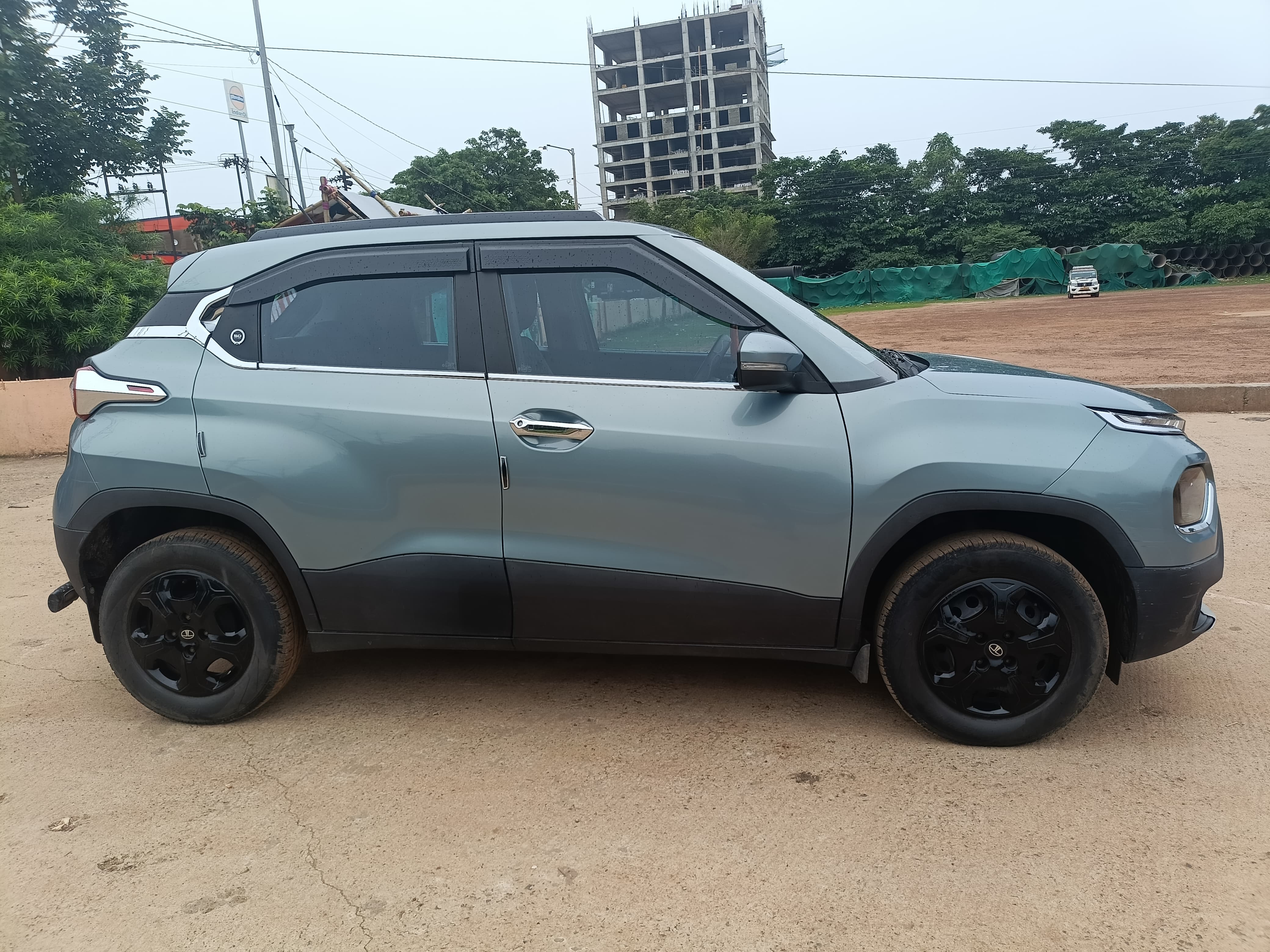 Vehicle image 7