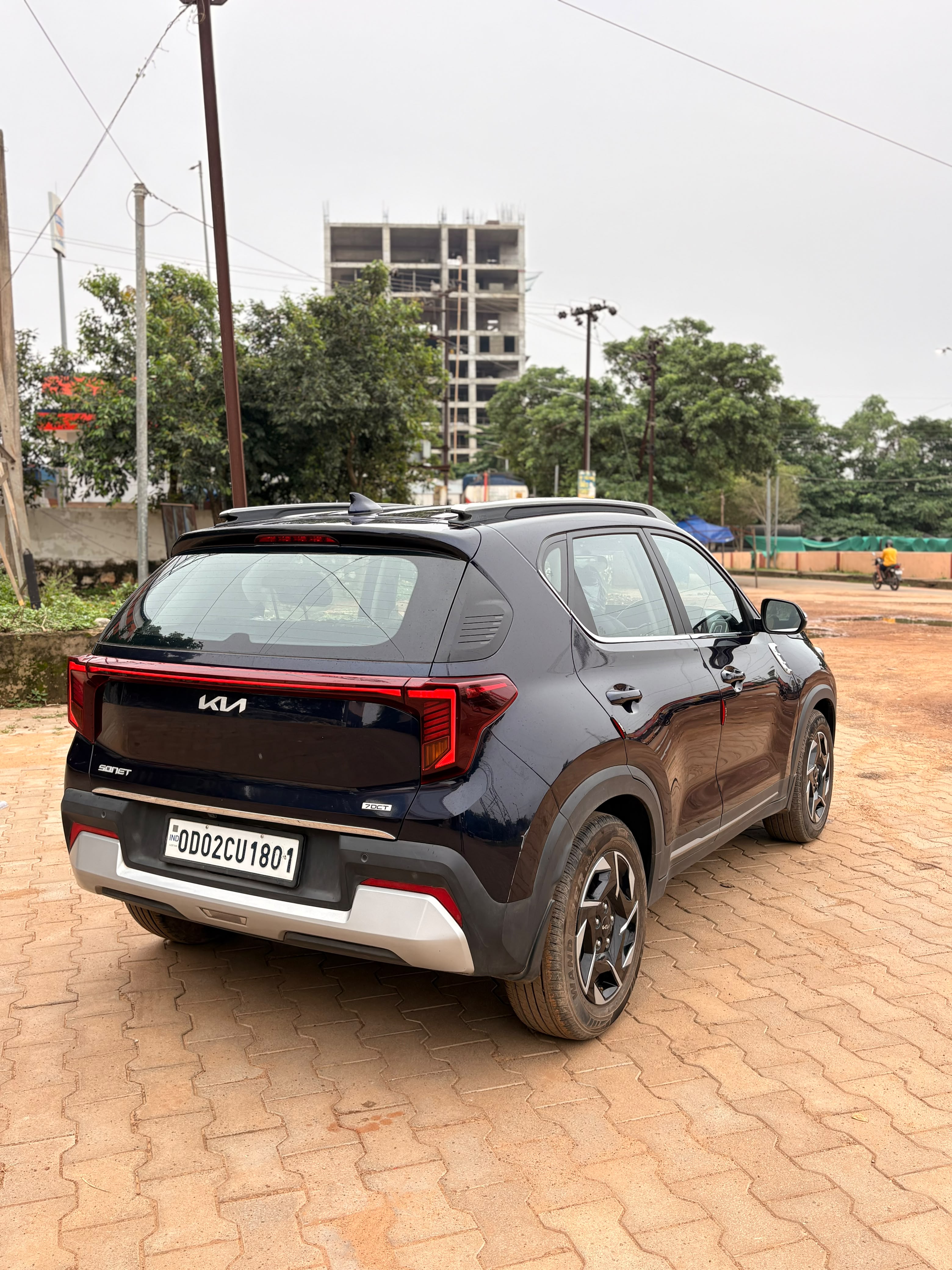 Vehicle image 9