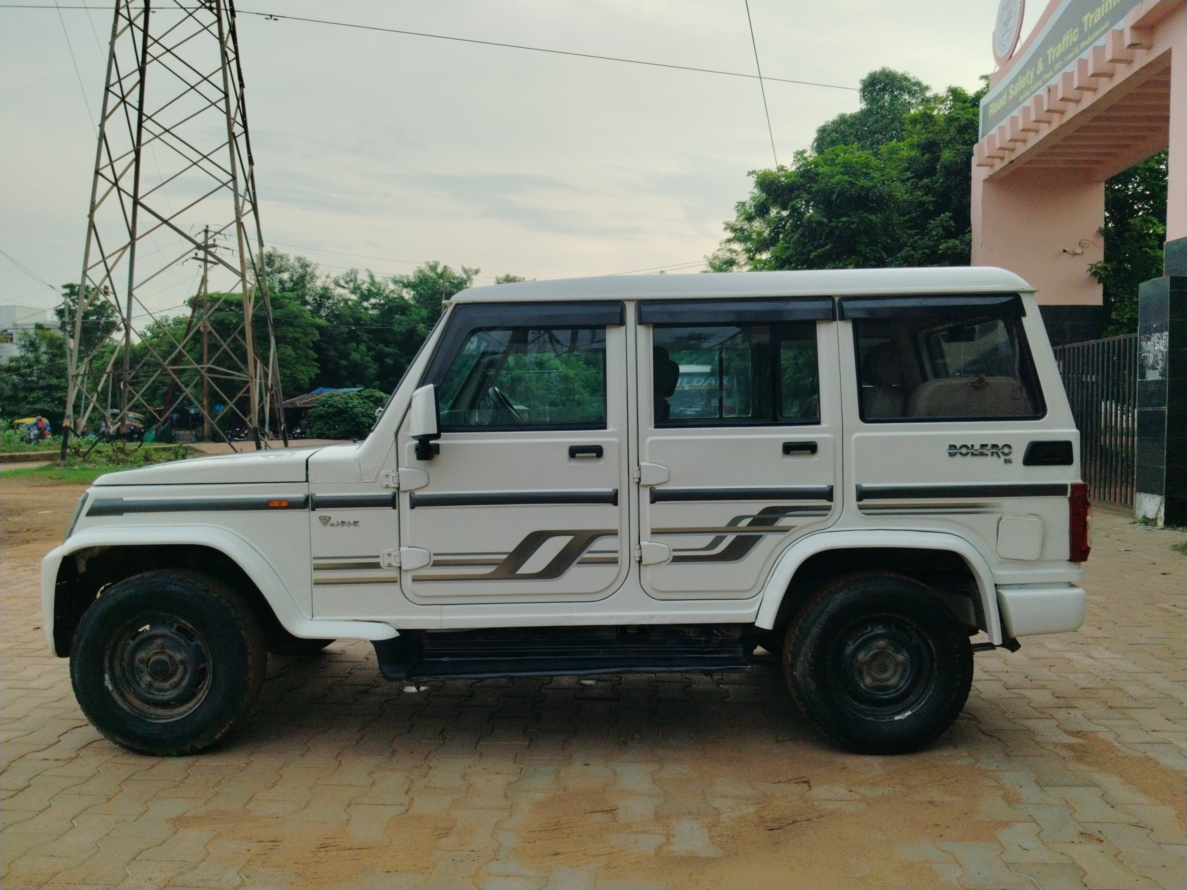 Vehicle image 5