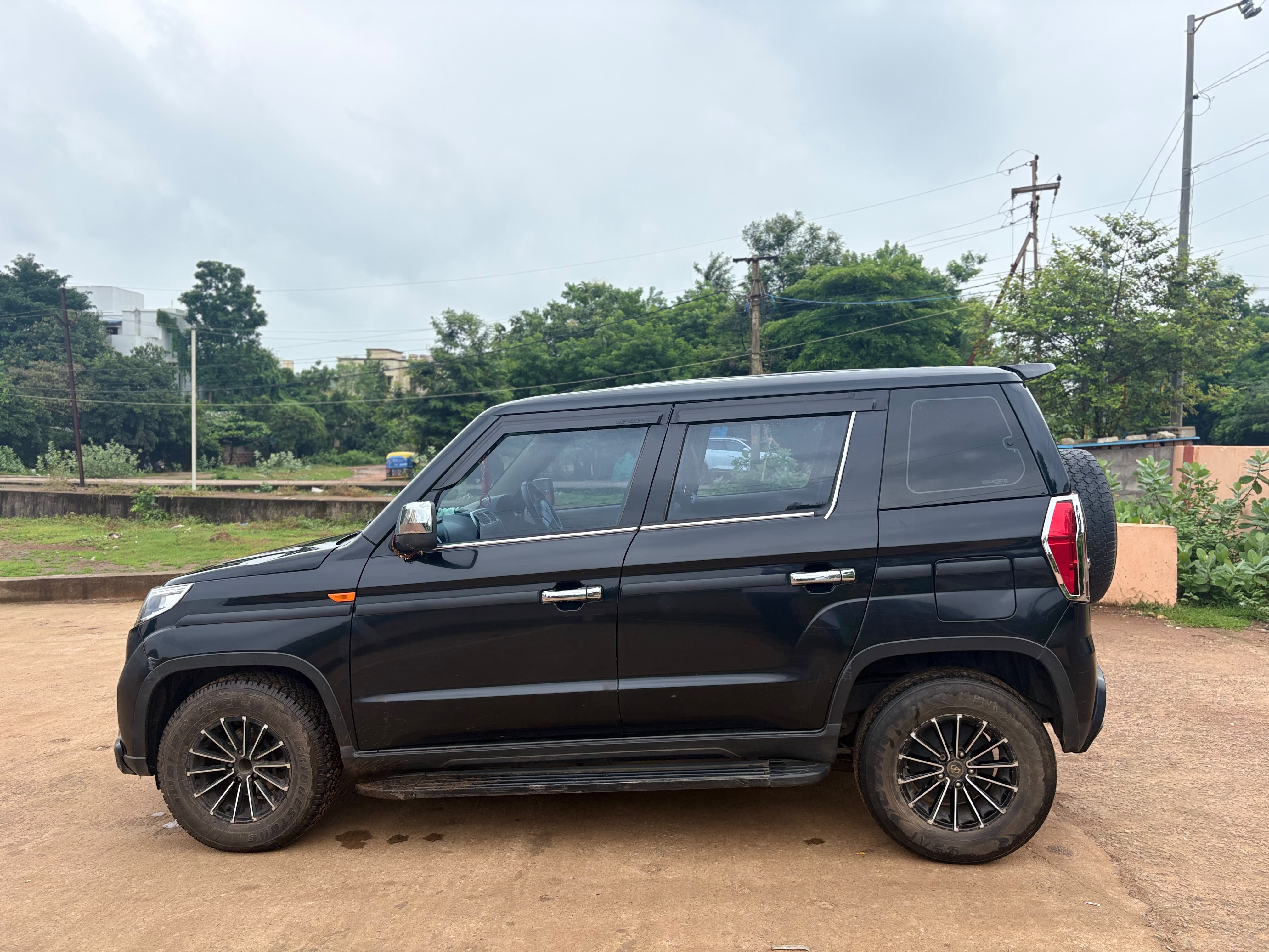 Vehicle image 13