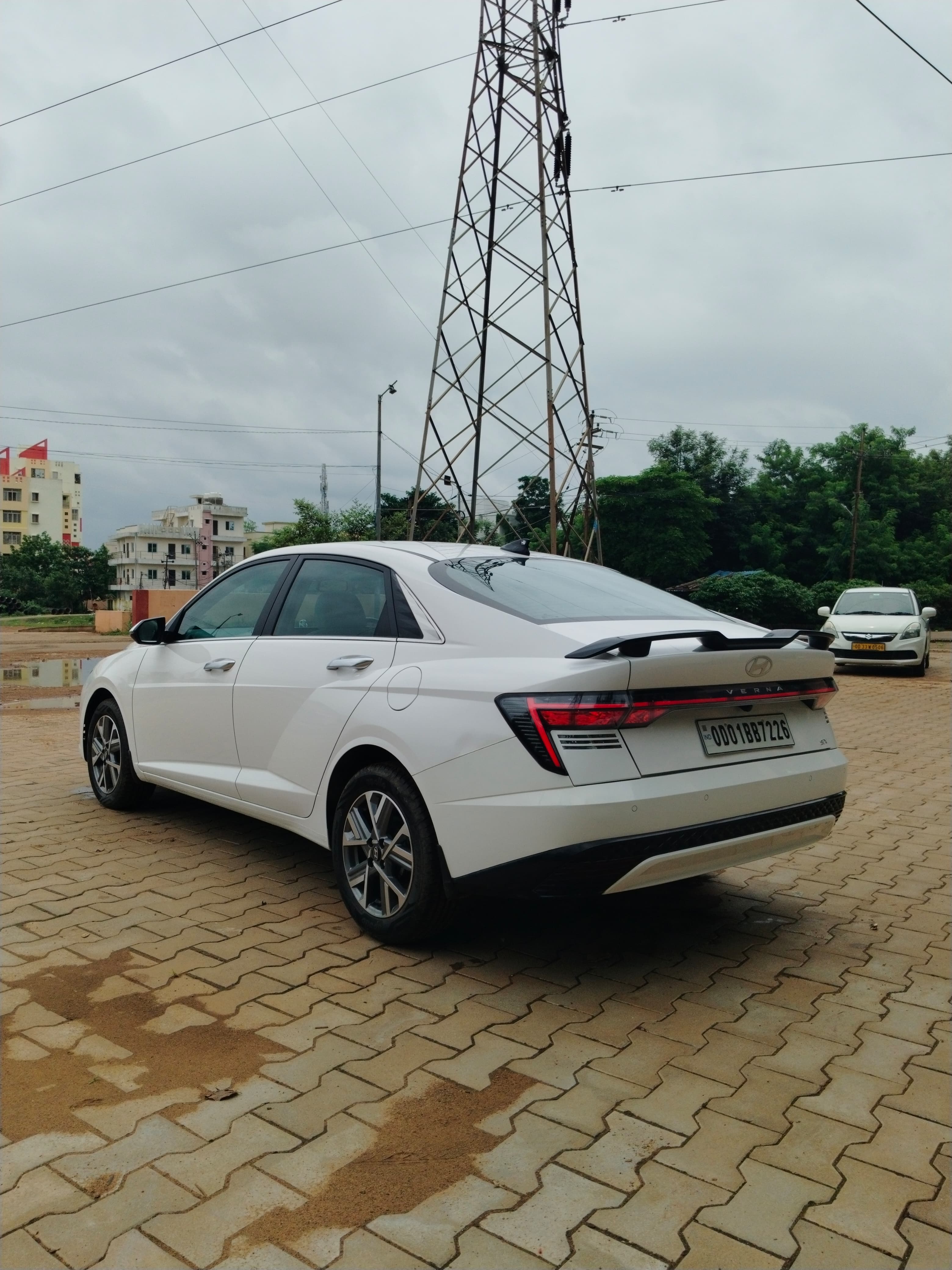 Vehicle image 15