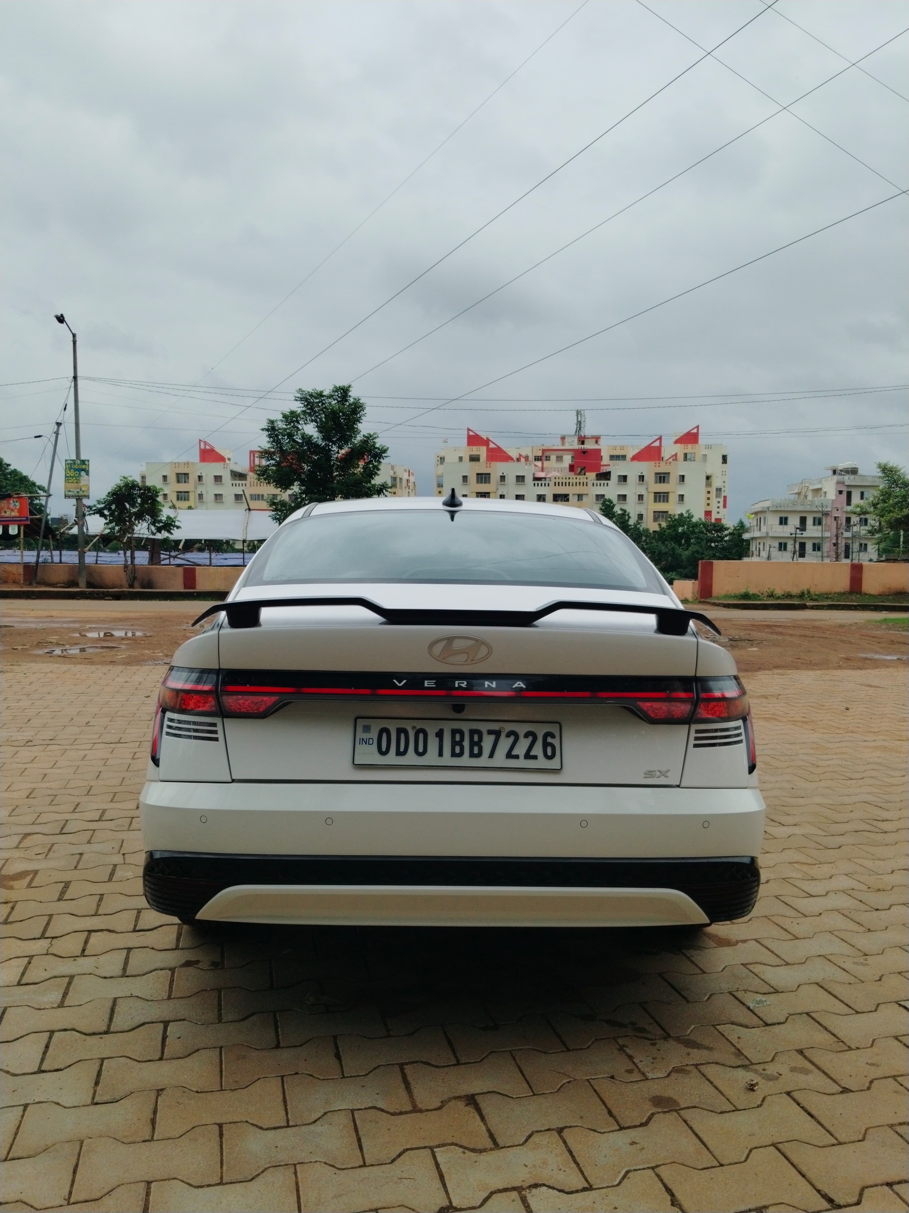 Vehicle image 16