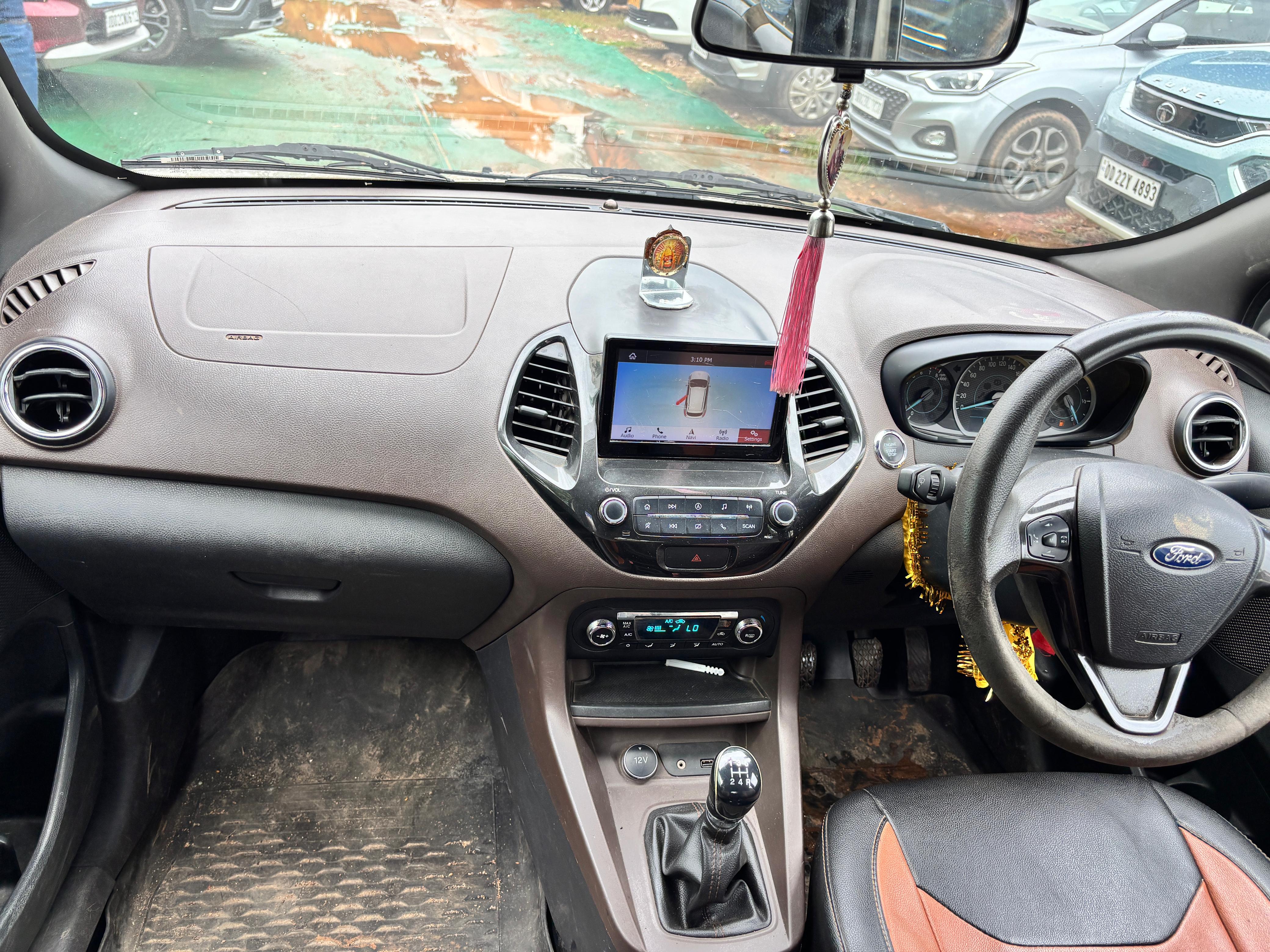 Vehicle image 6