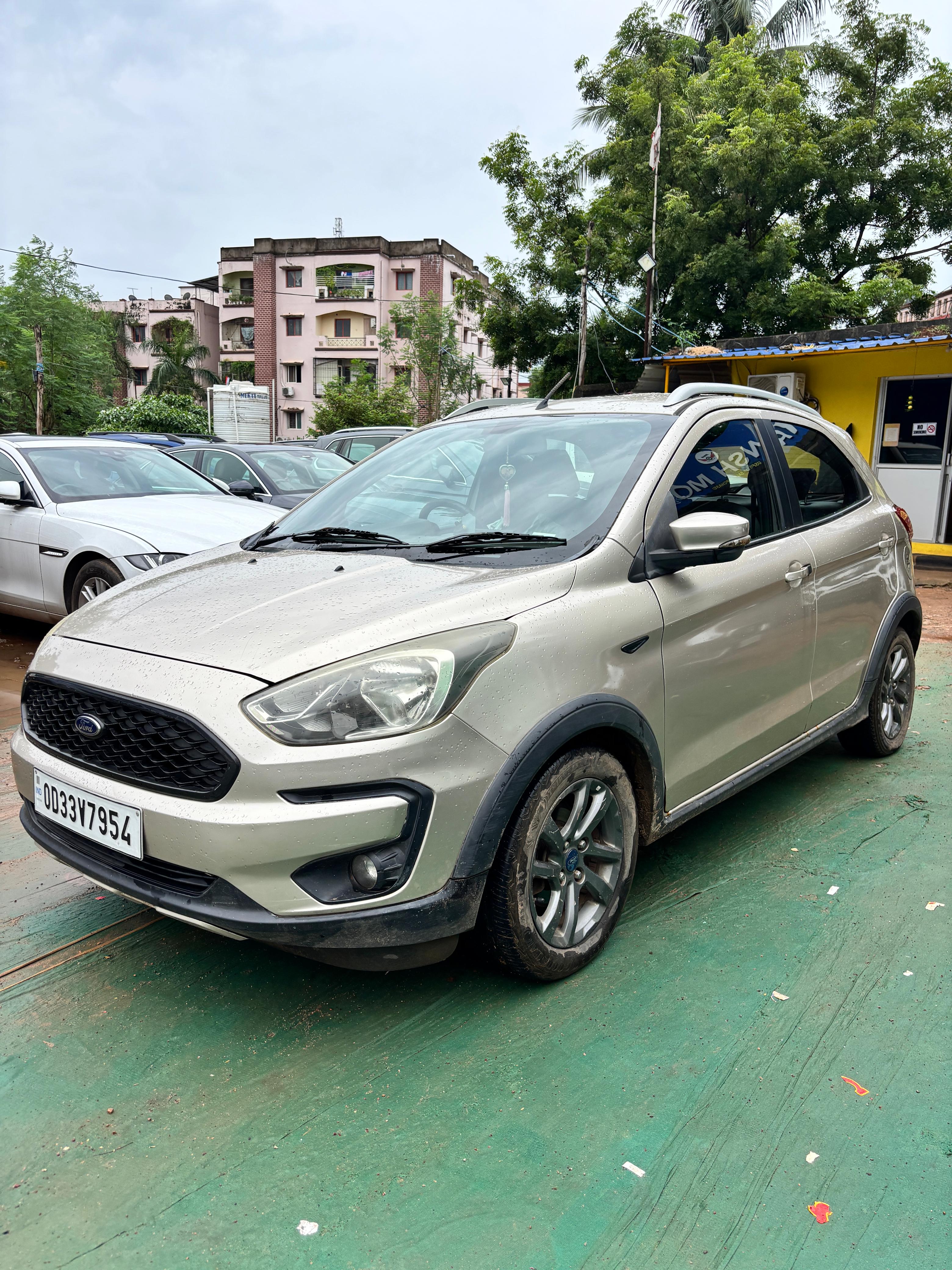 Vehicle image 4