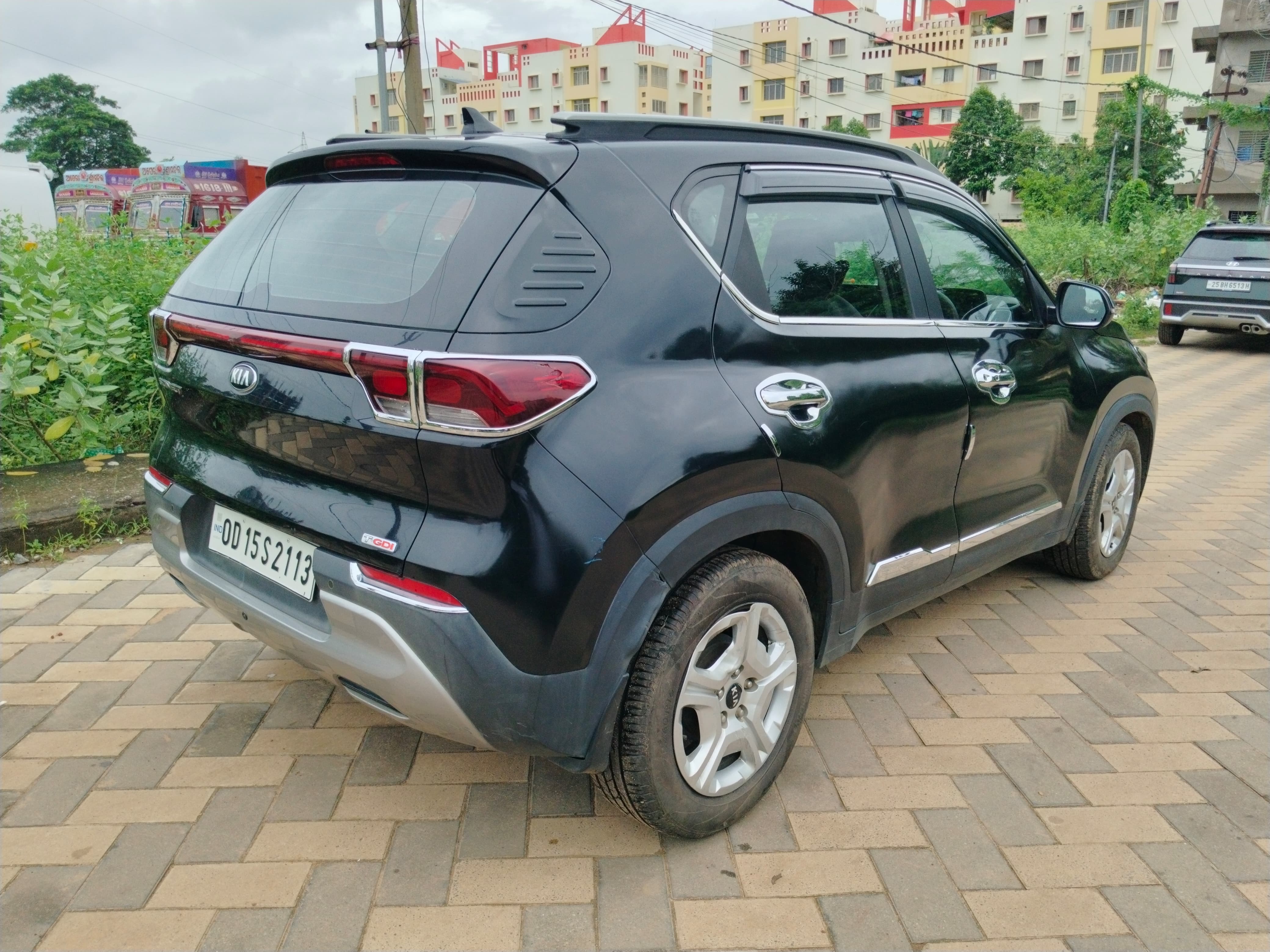 Vehicle image 4