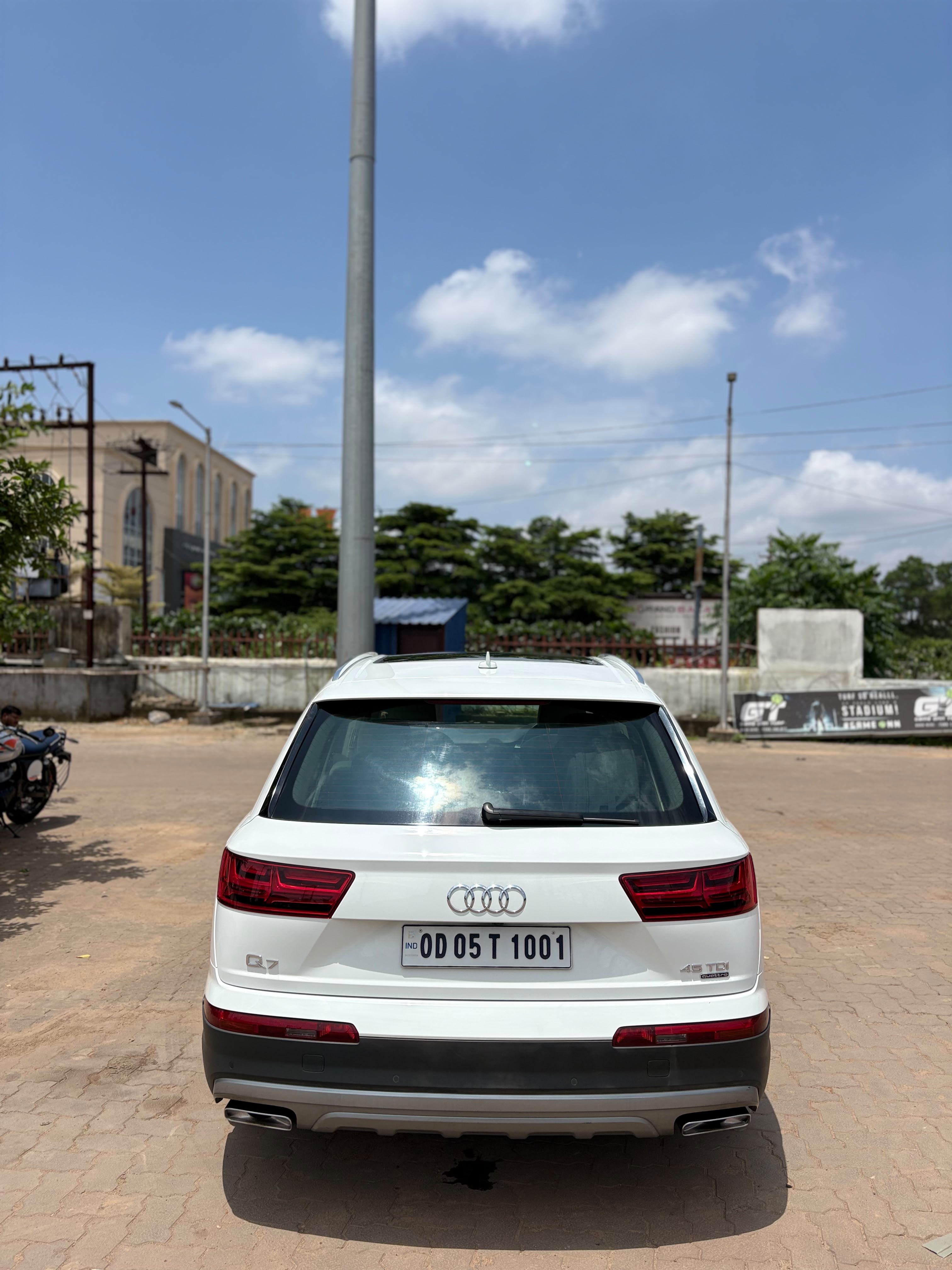 Vehicle image 19