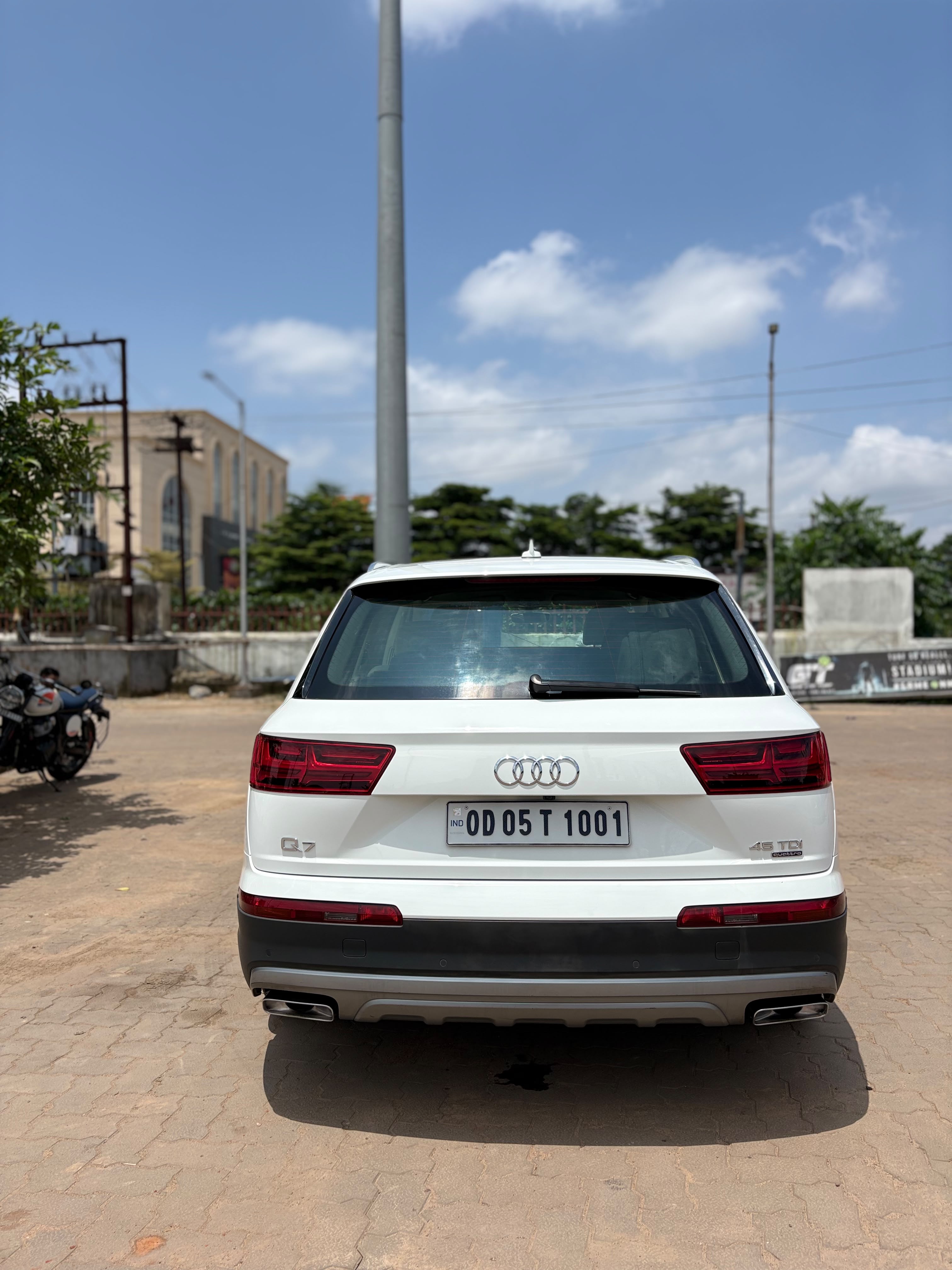 Vehicle image 20