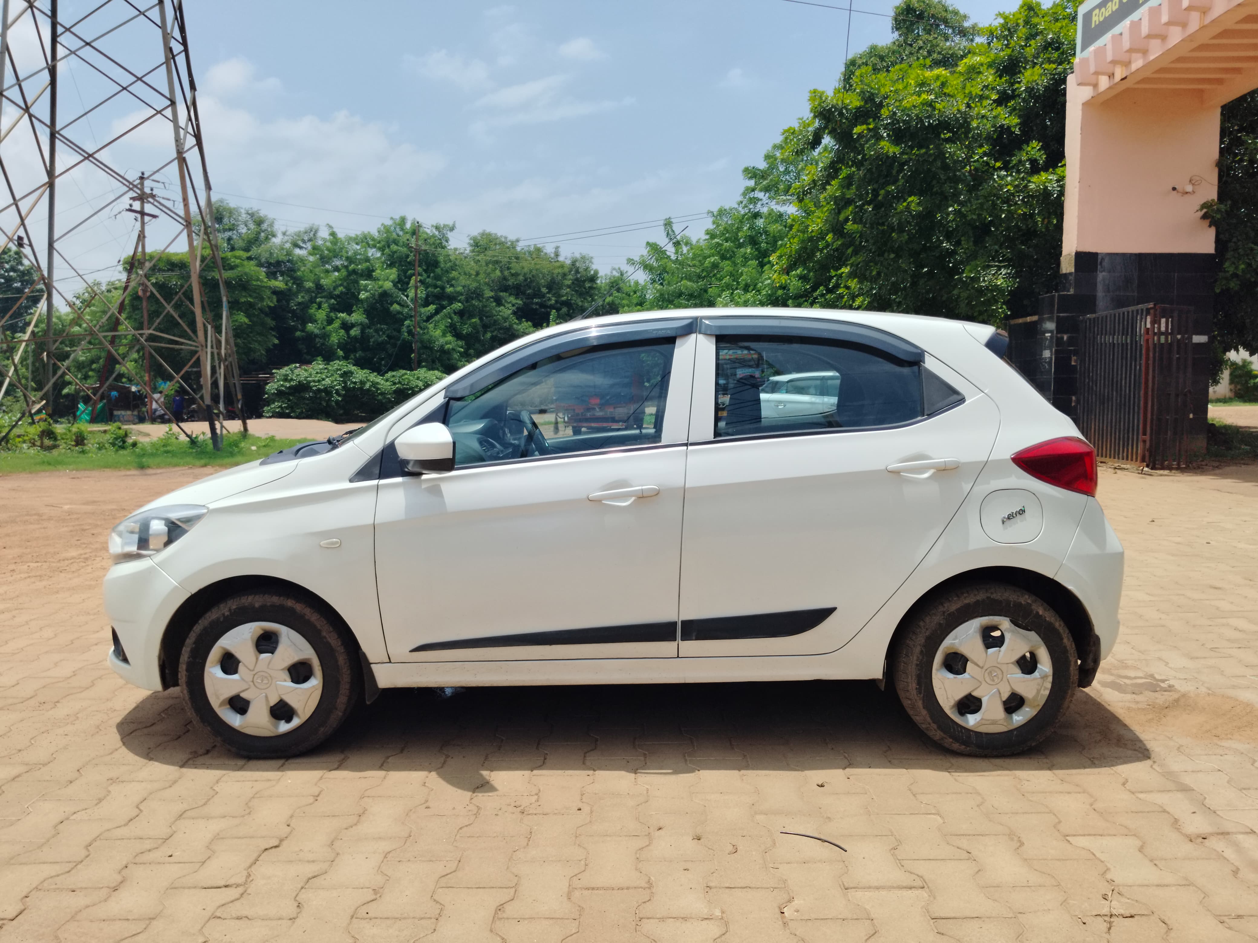 Vehicle image 10
