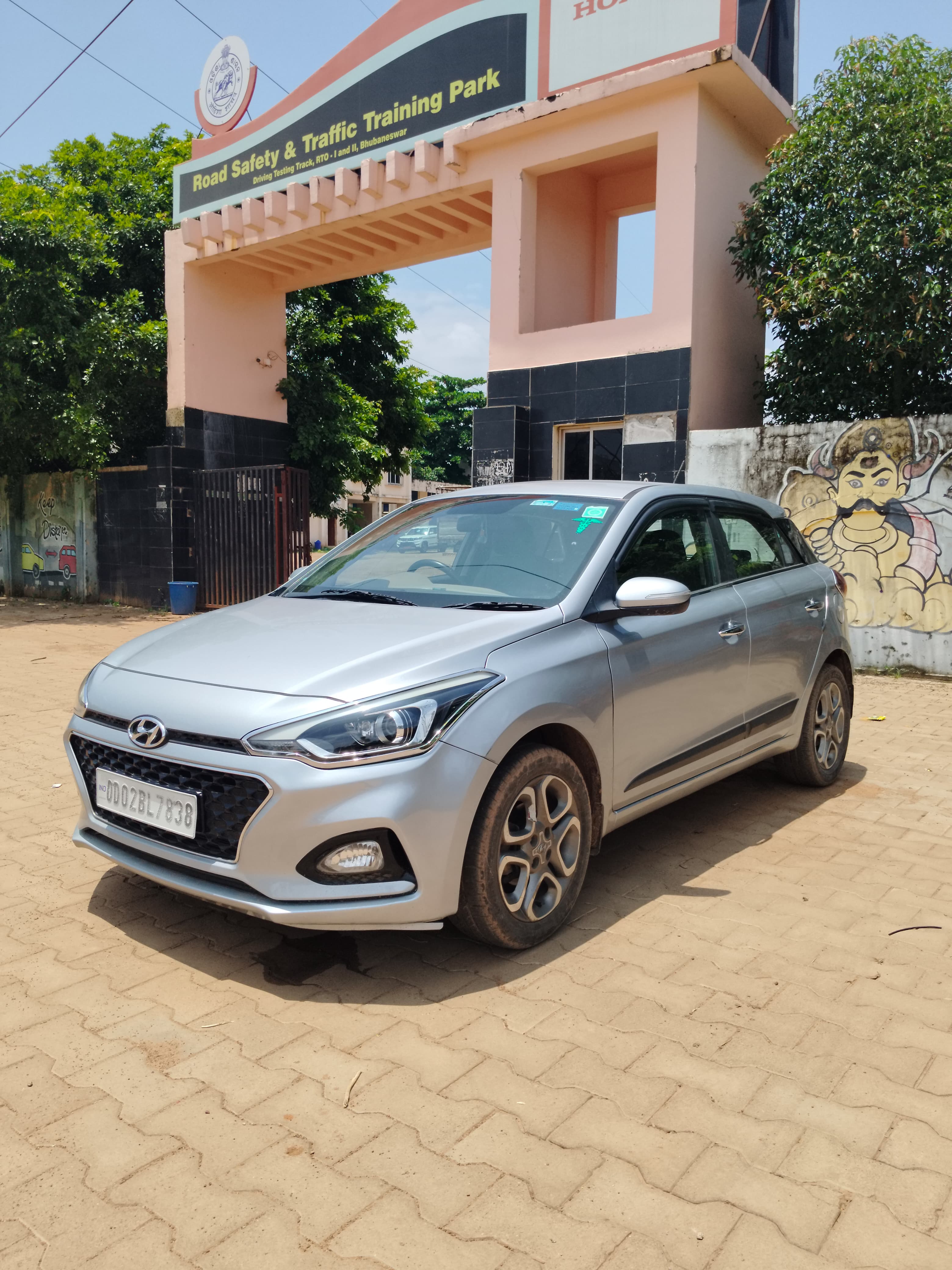 Vehicle image 10