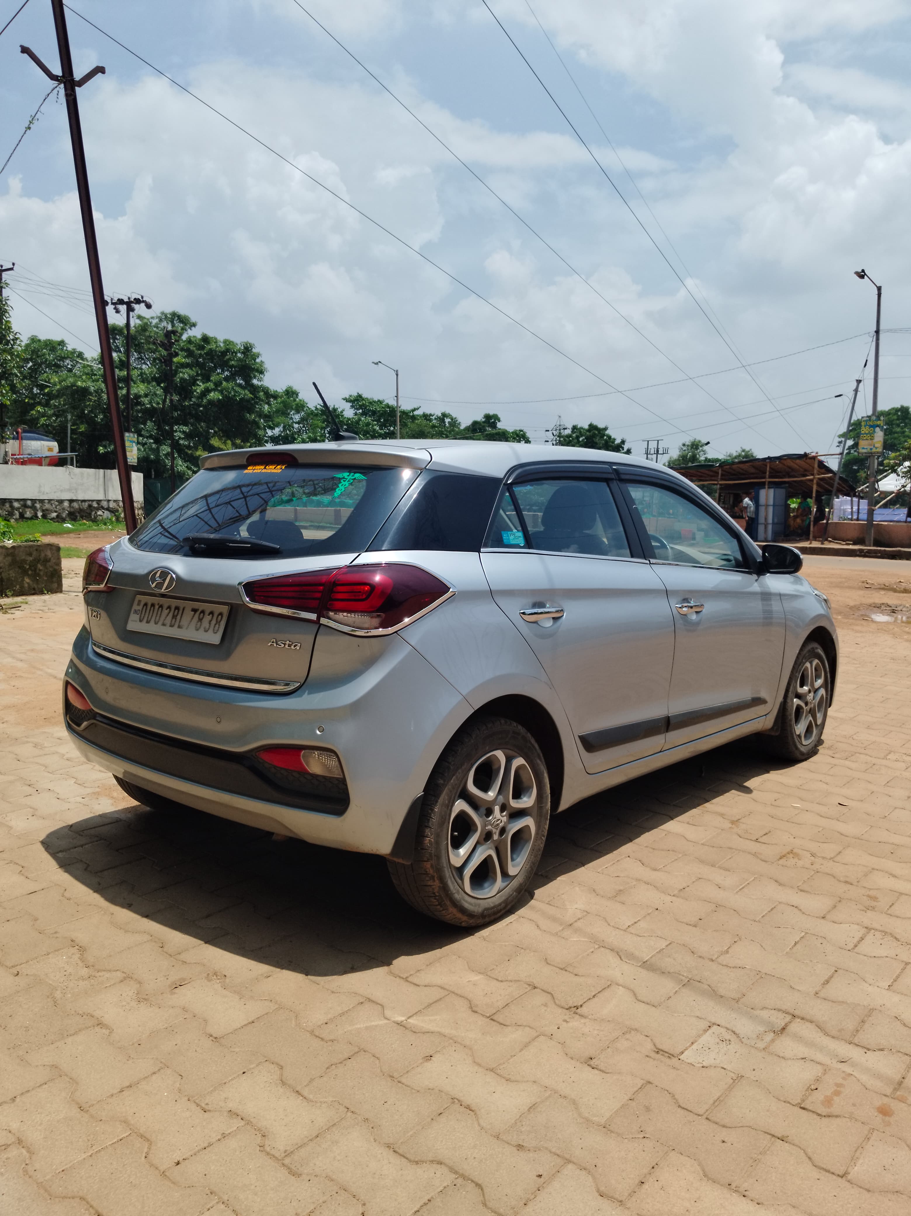 Vehicle image 4