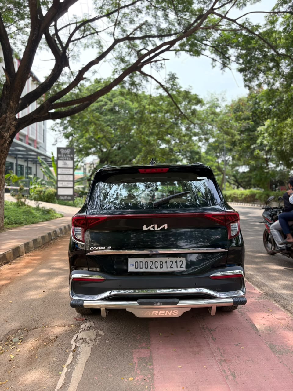 Vehicle image 13