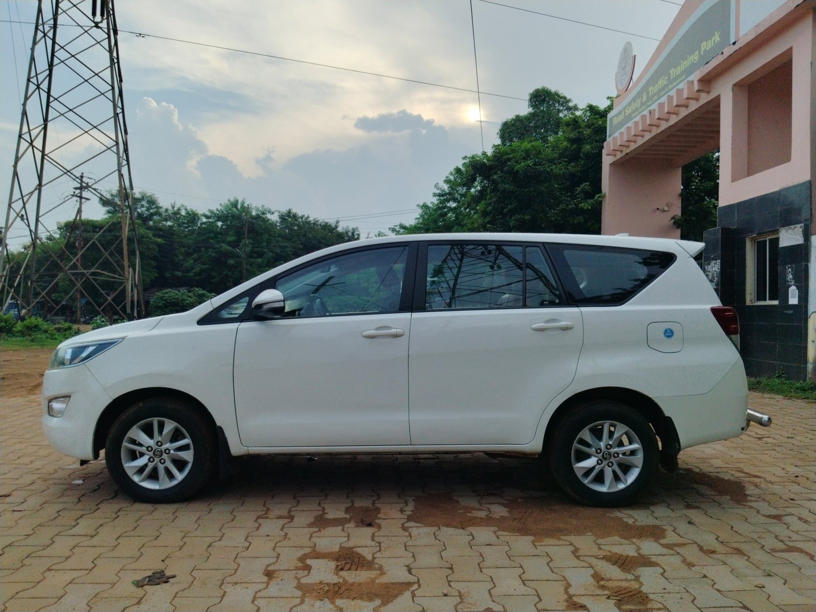 Vehicle image 3
