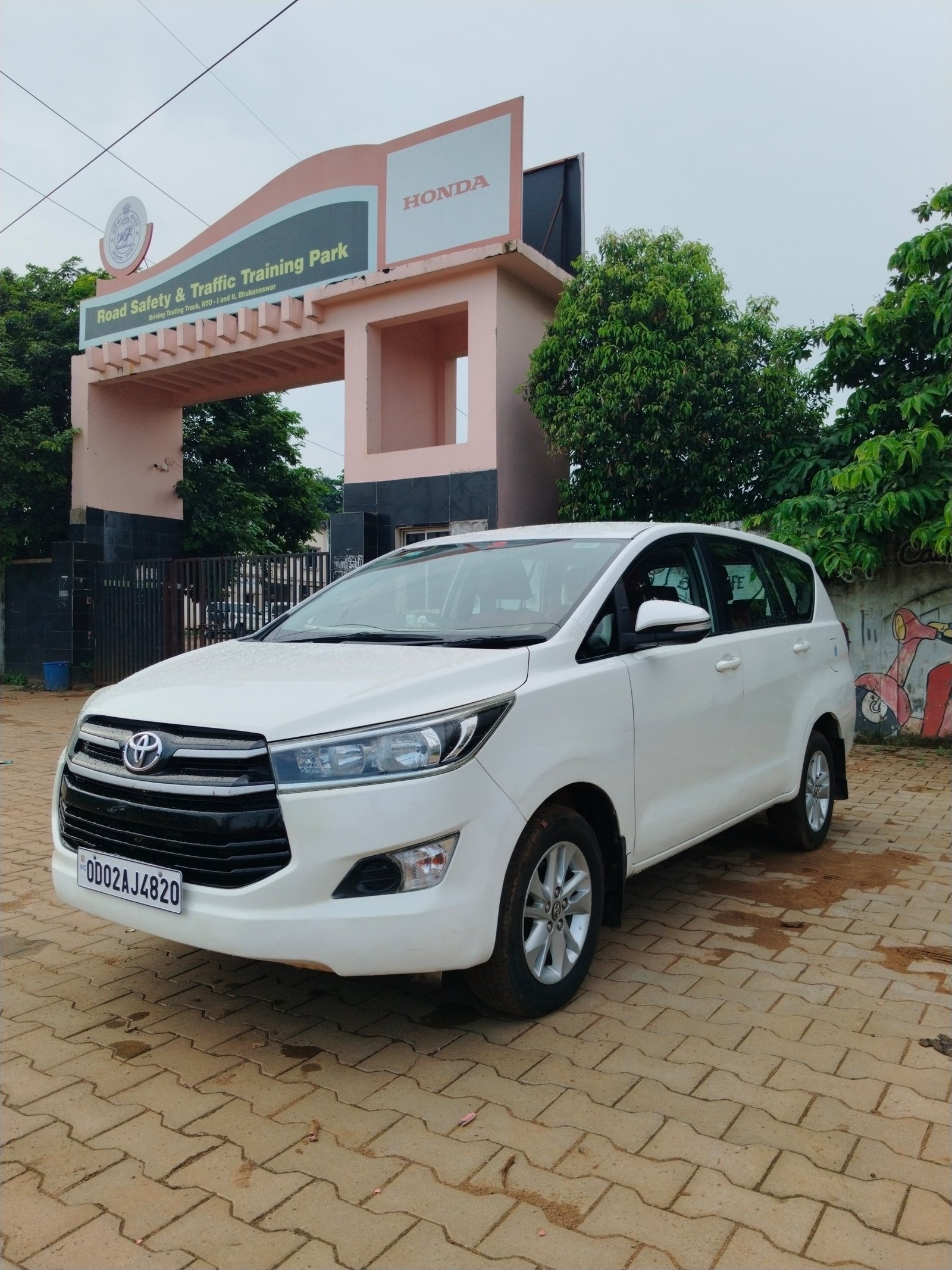 Vehicle image 4
