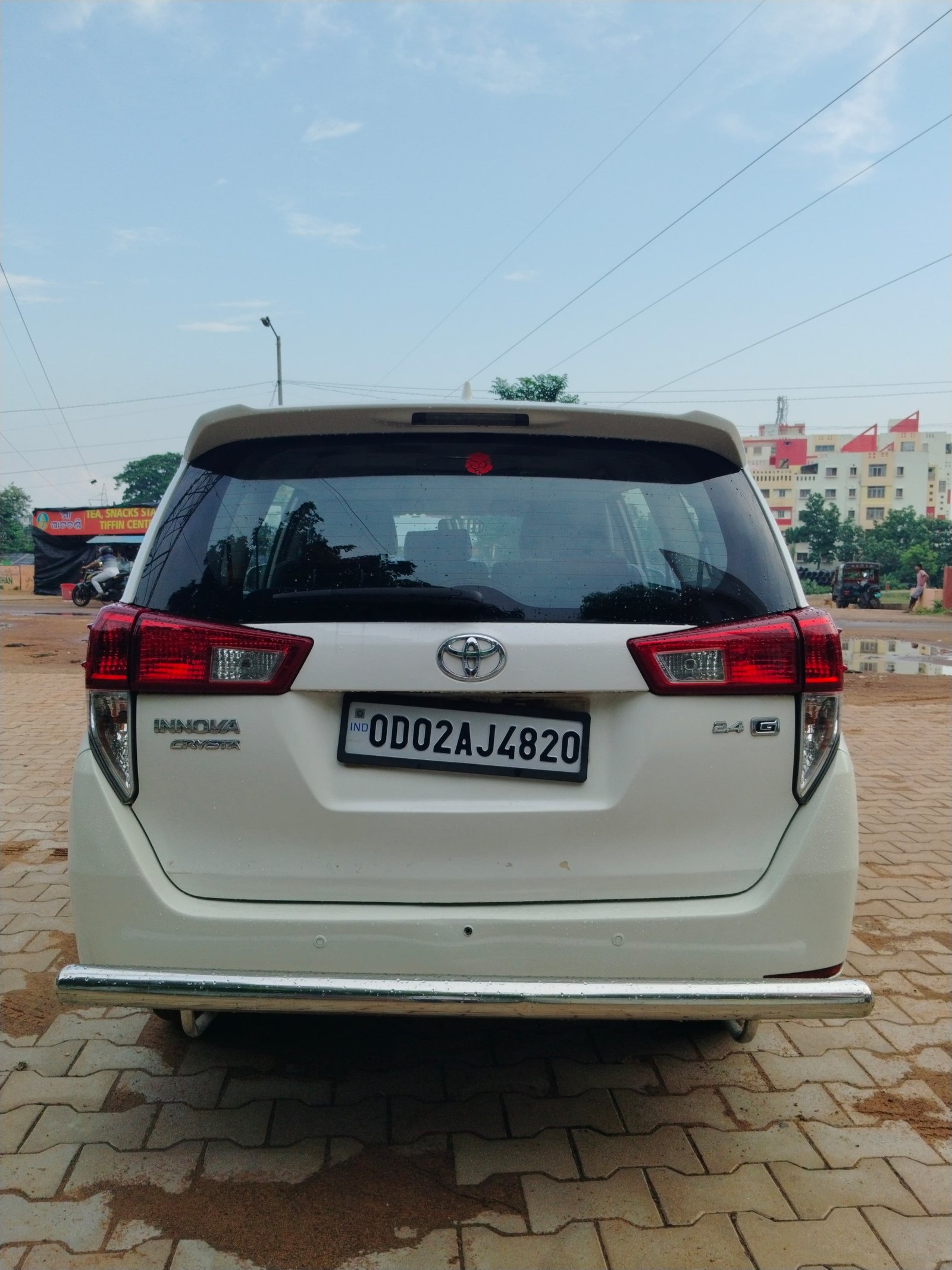 Vehicle image 10
