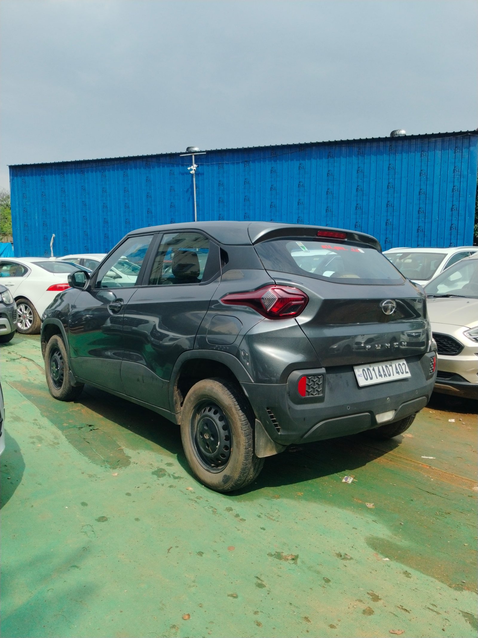Vehicle image 8