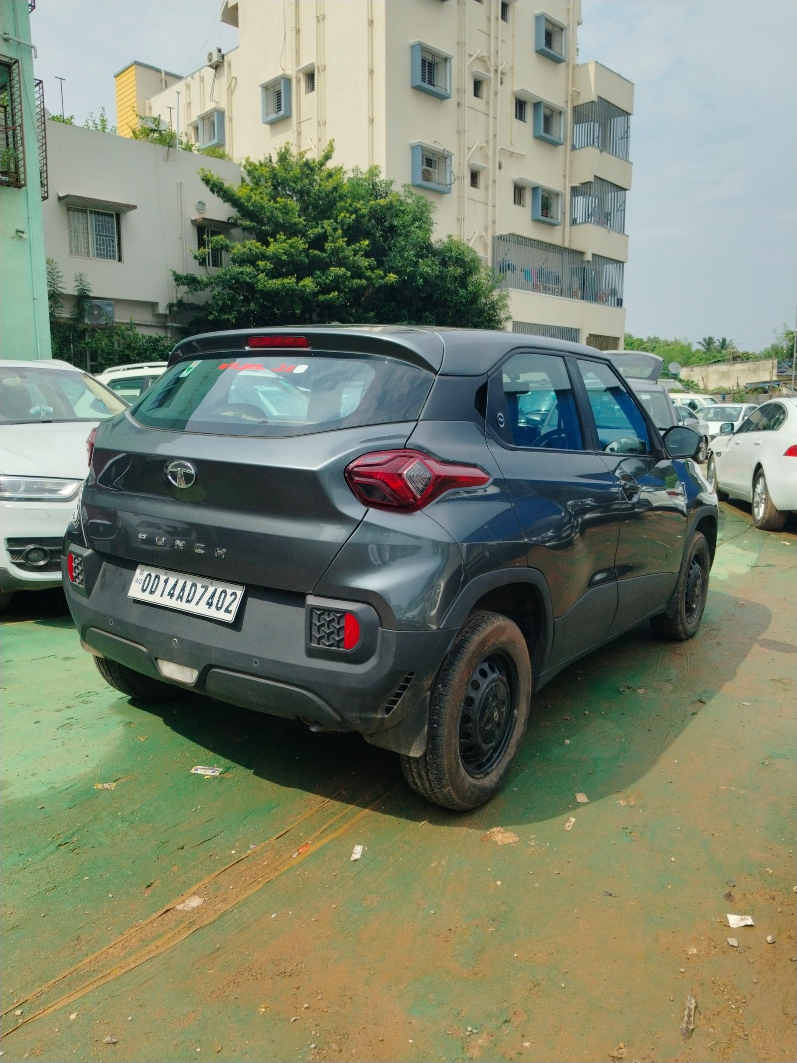 Vehicle image 9