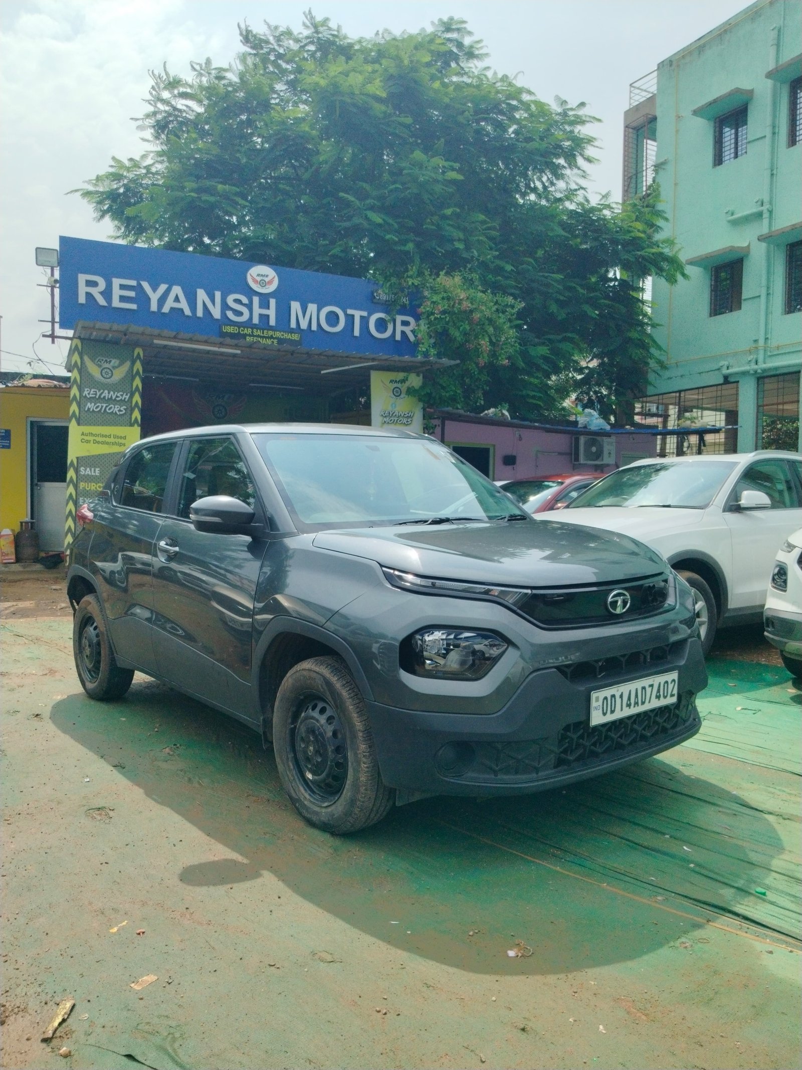 Vehicle image 2