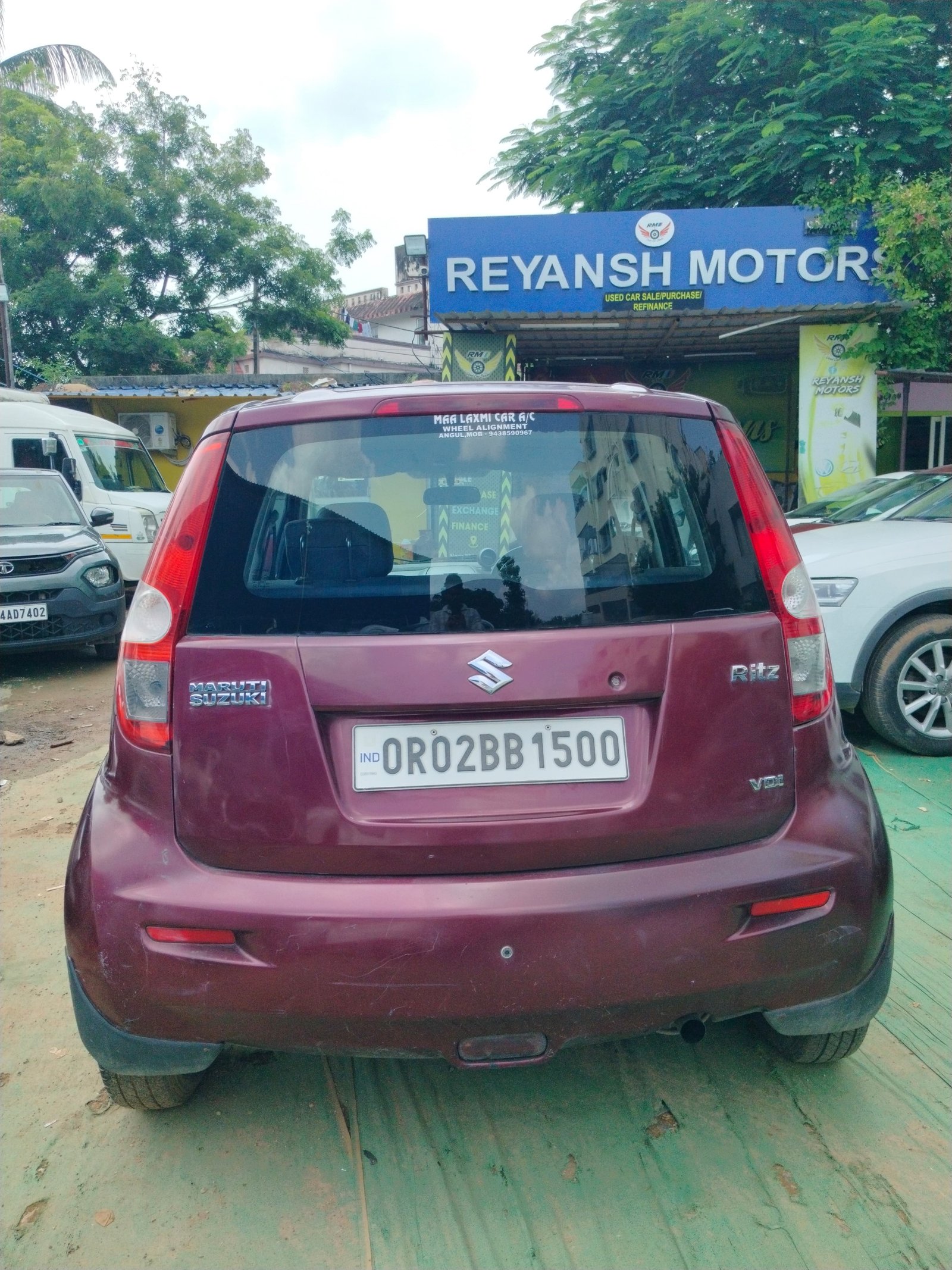 Vehicle image 10