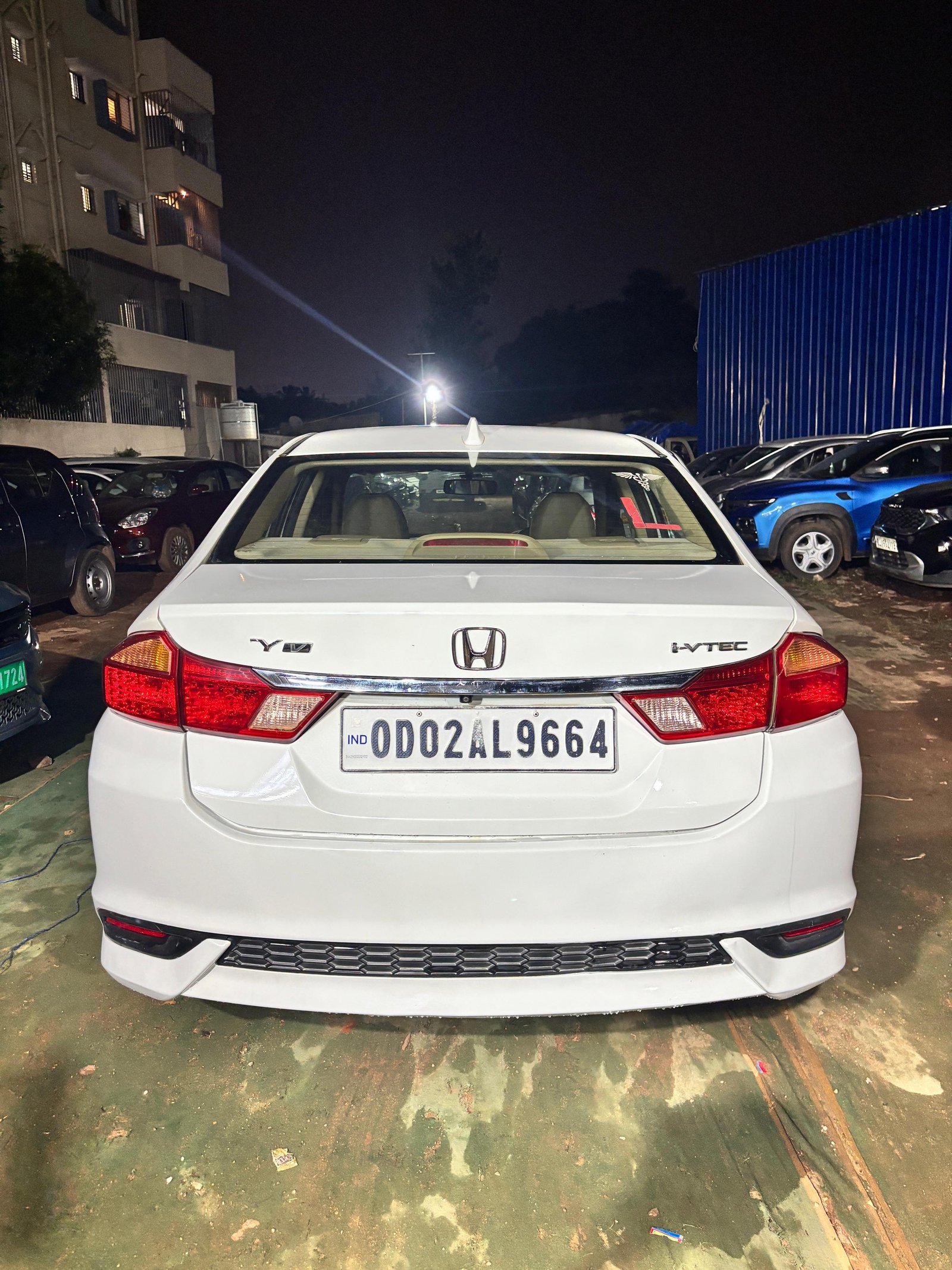 Vehicle image 10