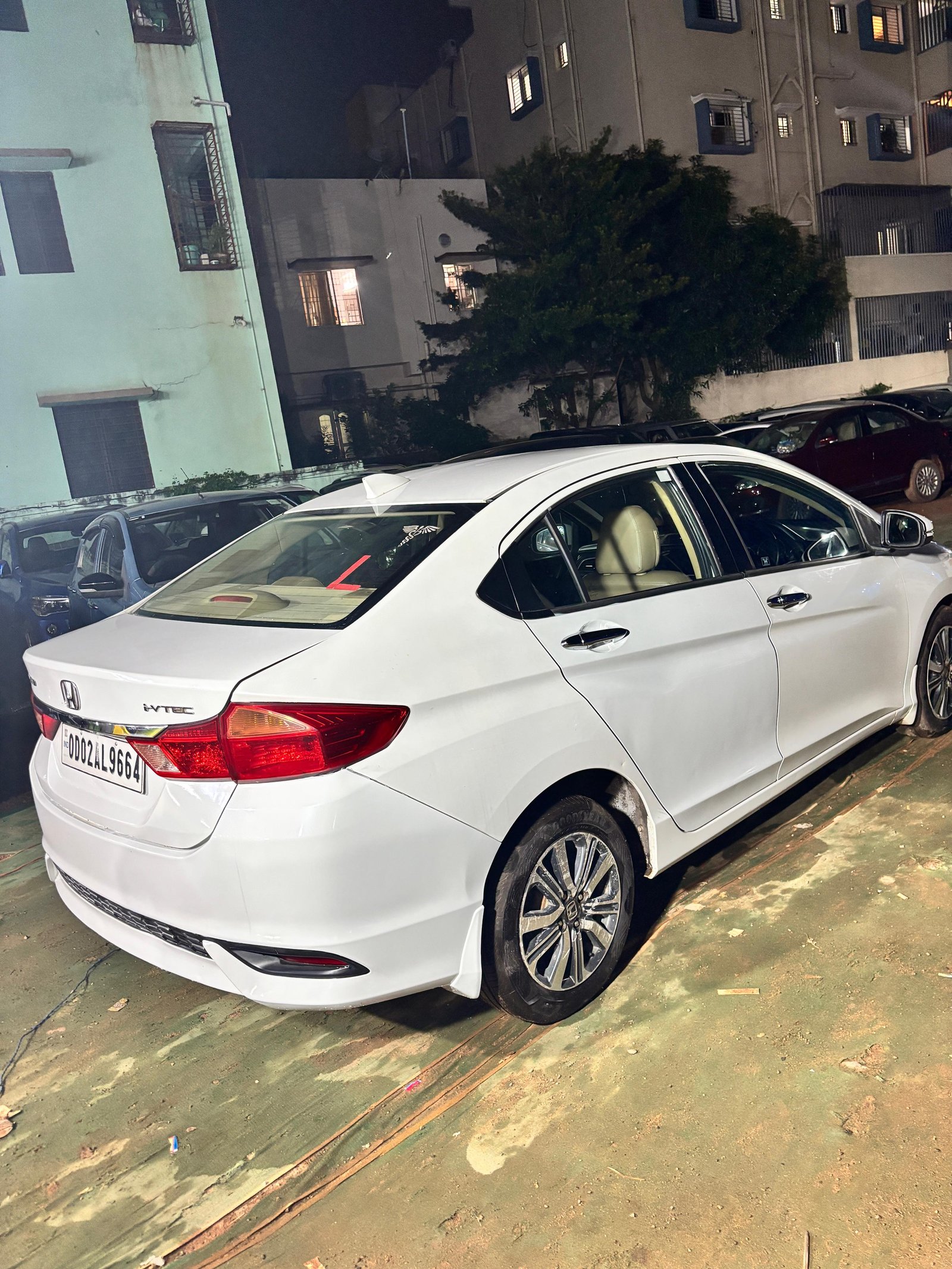 Vehicle image 9