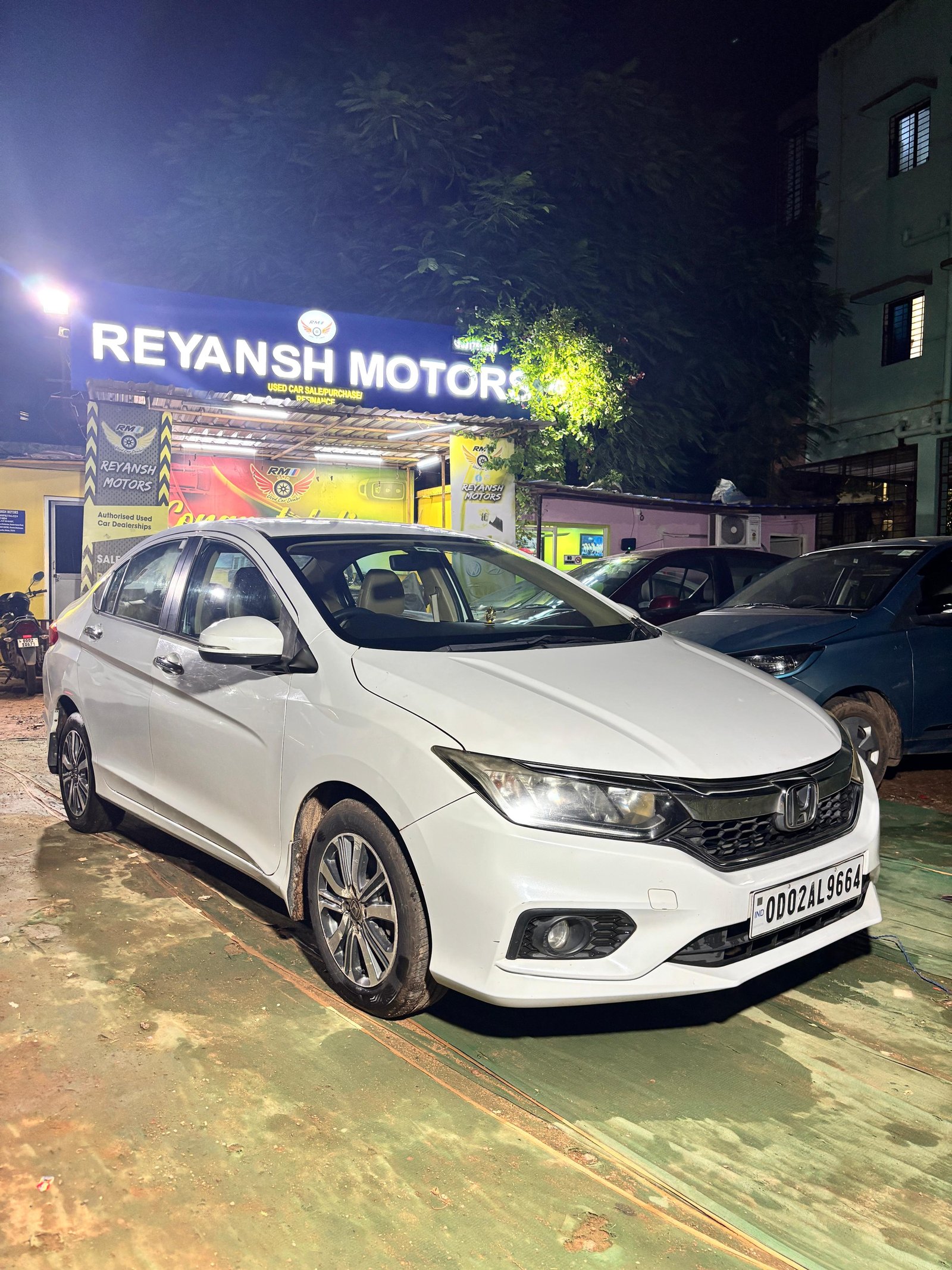 Vehicle image 3