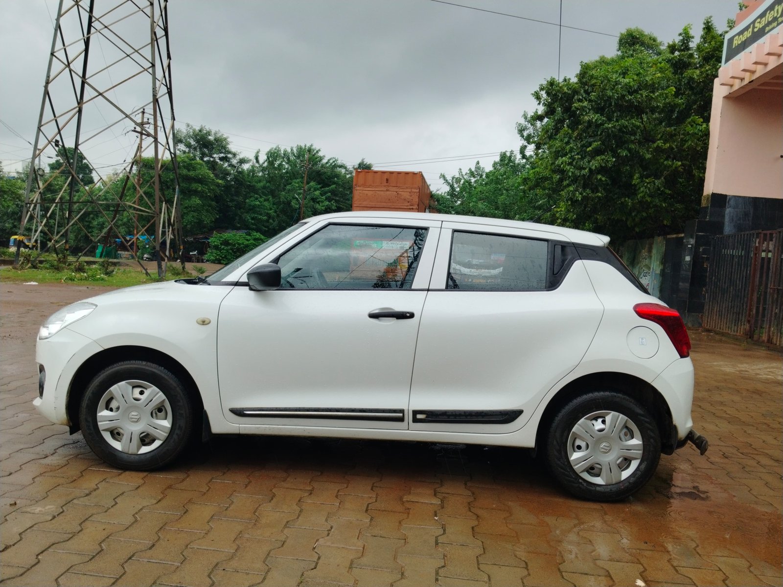 Vehicle image 8