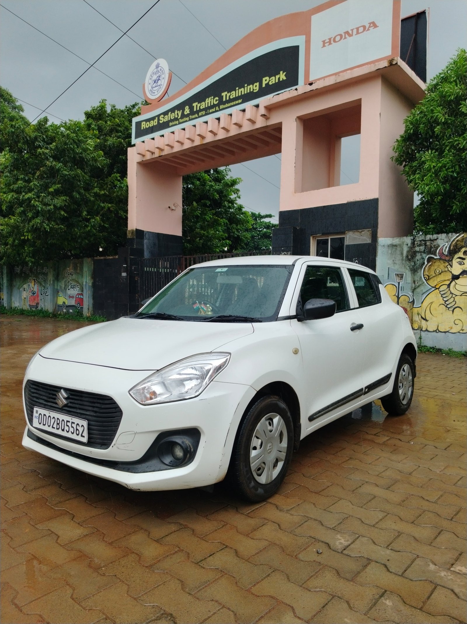 Vehicle image 10